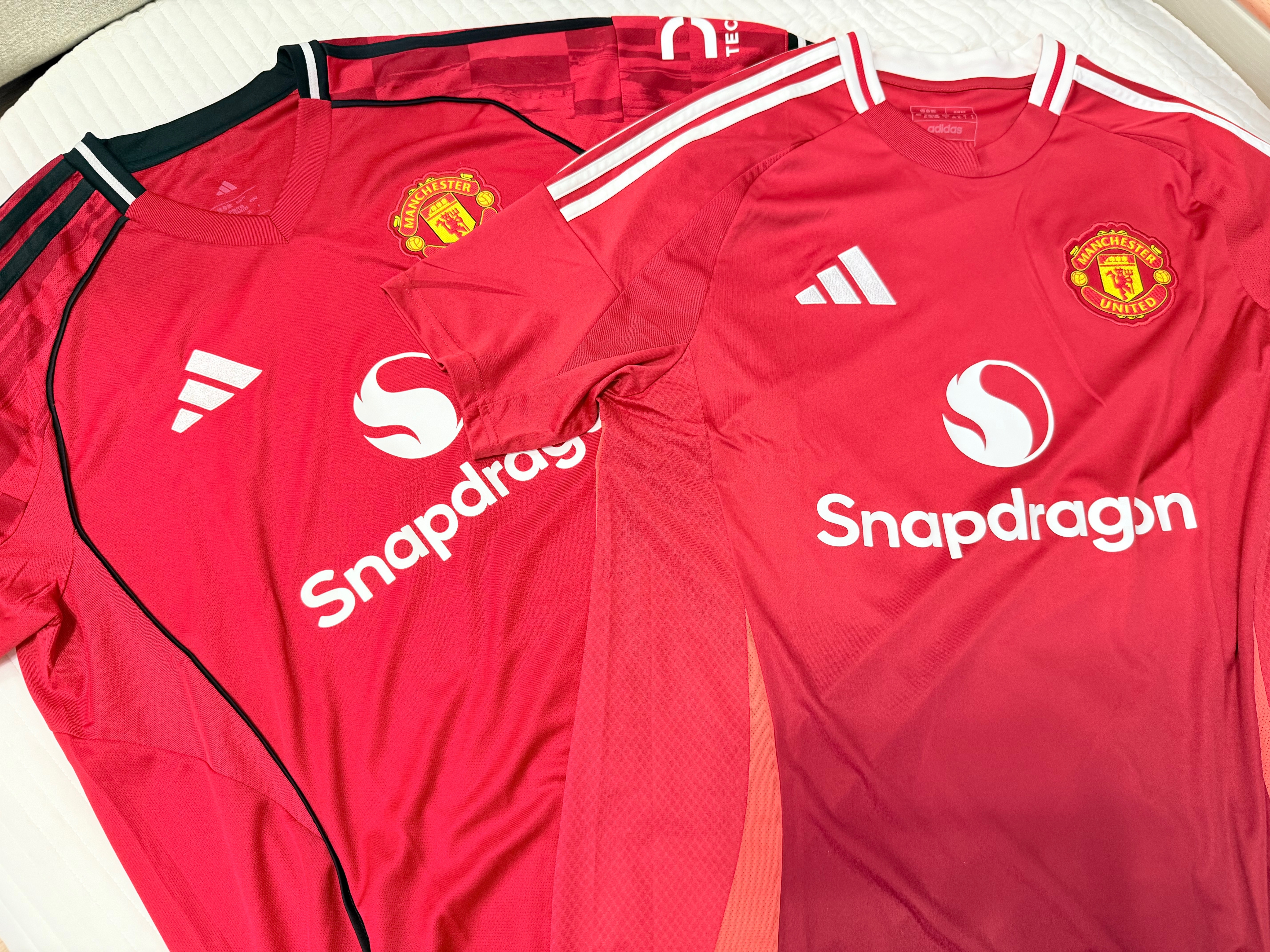 Adidas Manchester United 2025/26 Home Jersey Mufc Red - KR Sizing (Non Marking Ver.), Adidas Manchester United 2024/25 Home Jersey Manchester United FC Red - KR Sizing (Non Marking Ver.) 착용 스타일