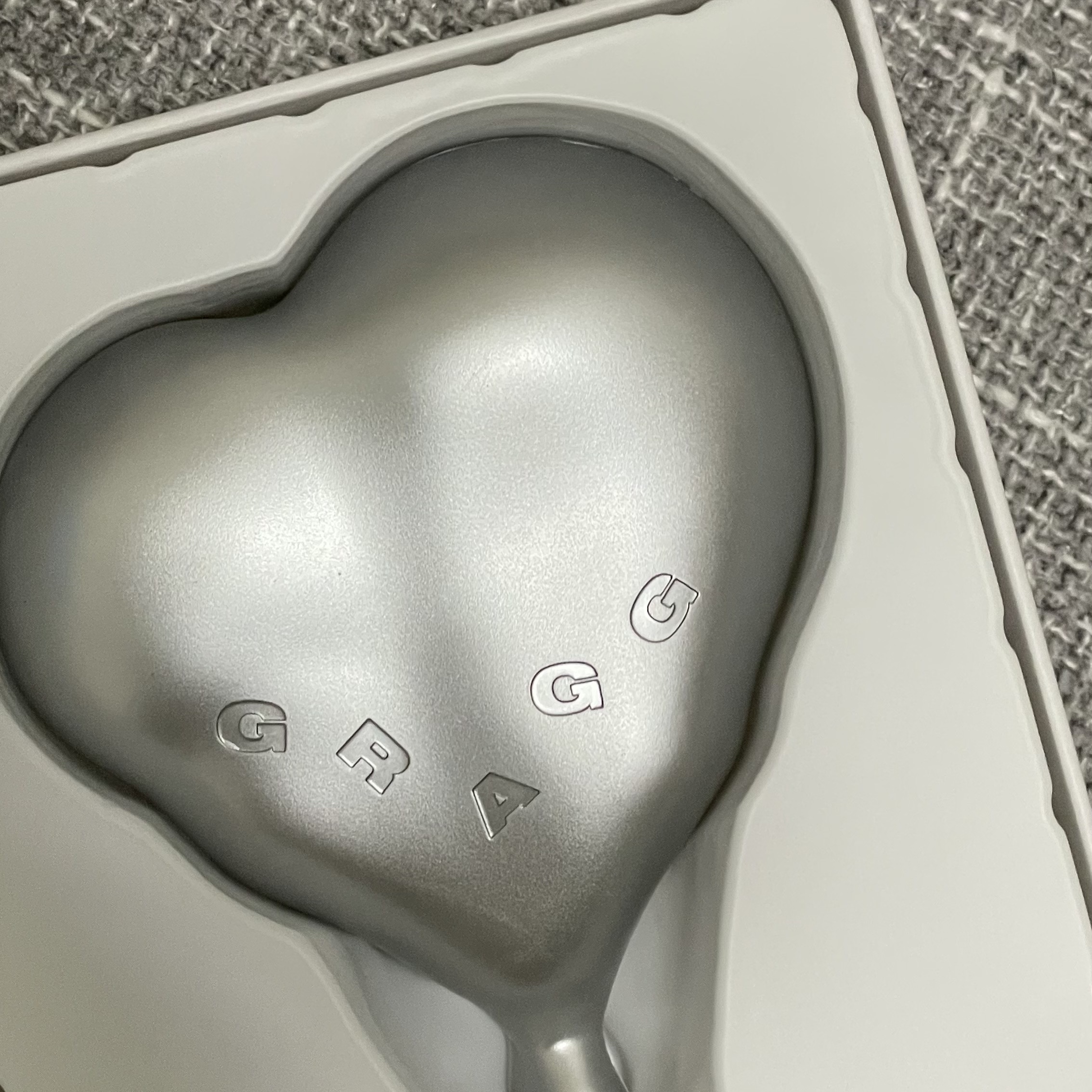 GRAGG MAGSAFE FLOW HEART BATTERY CHROME 착용 스타일