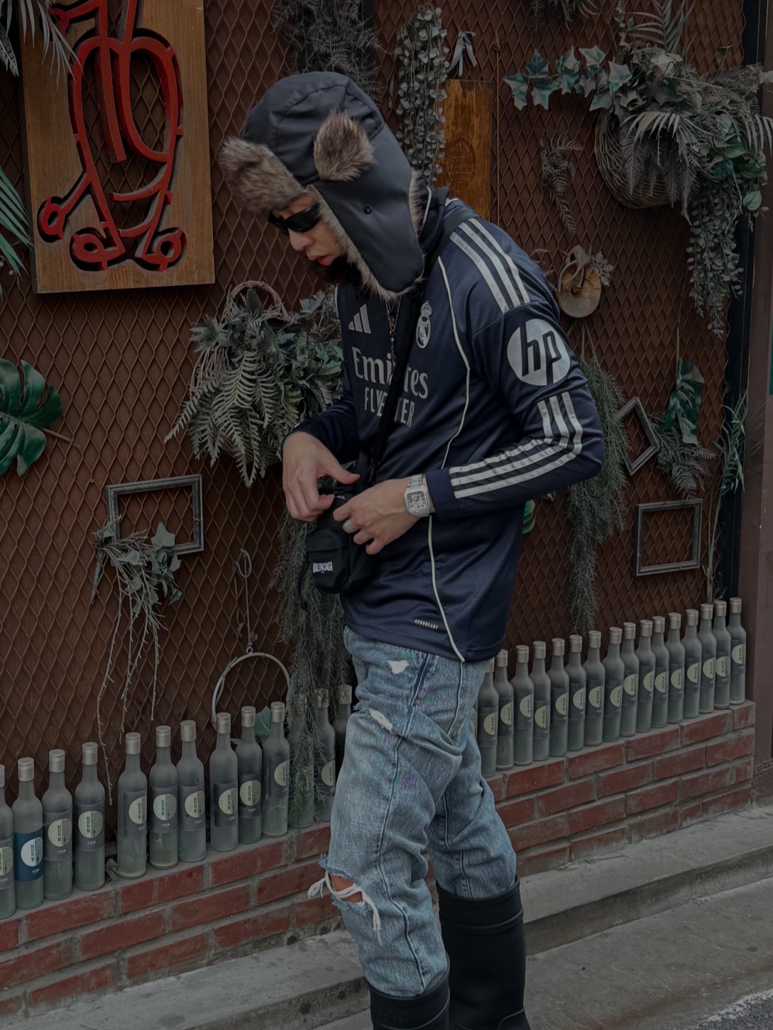 Balenciaga Recycled Nylon Oversized Mini Backpack Black, Adidas Real Madrid 2025/26 Long Sleeve Away Jersey Legend Ink - KR Sizing (Non Marking Ver.) 착용 스타일 - 2