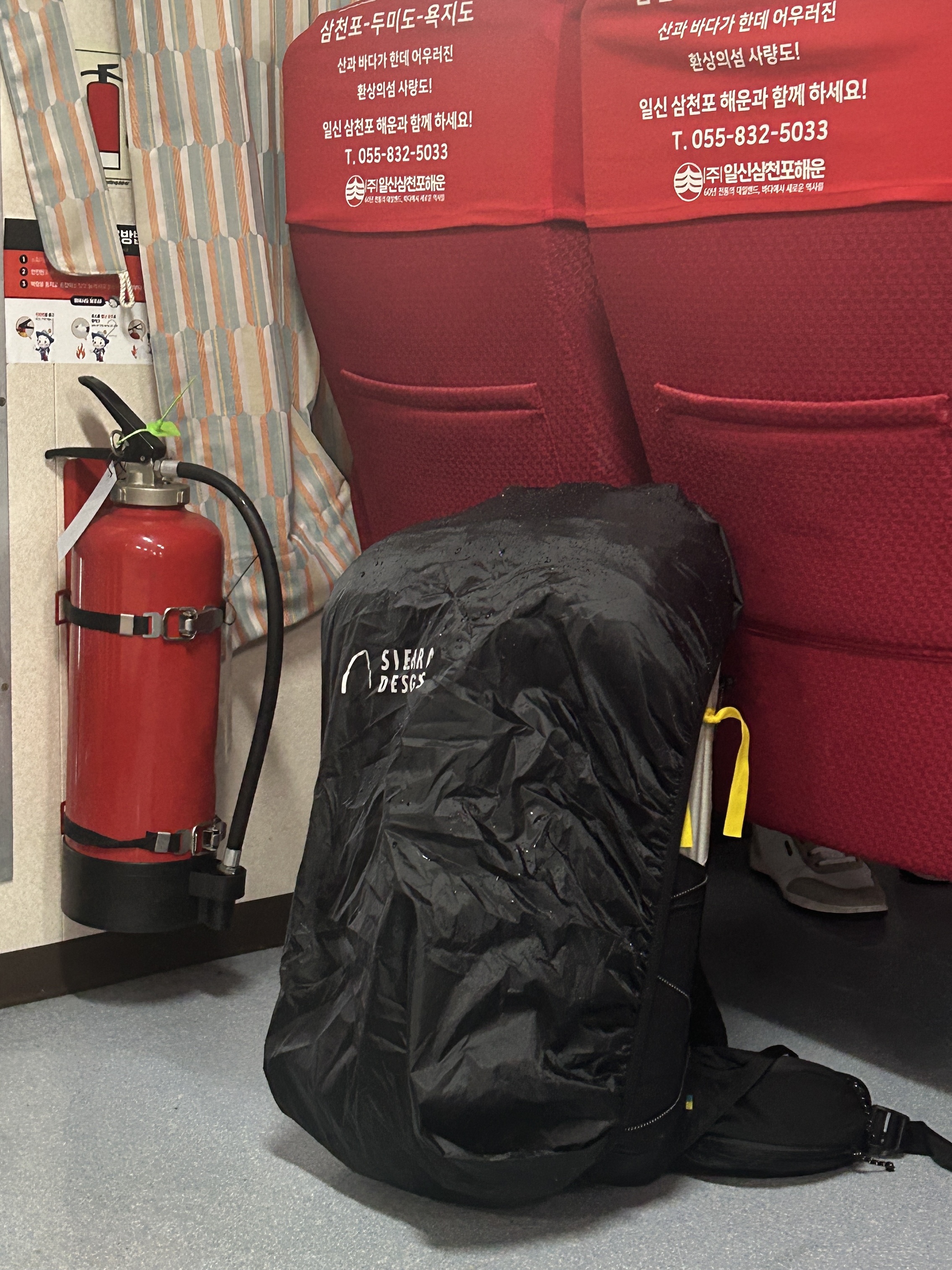 SIERRADESIGNS TENAYAPACK 45L Black 착용 스타일 - 1