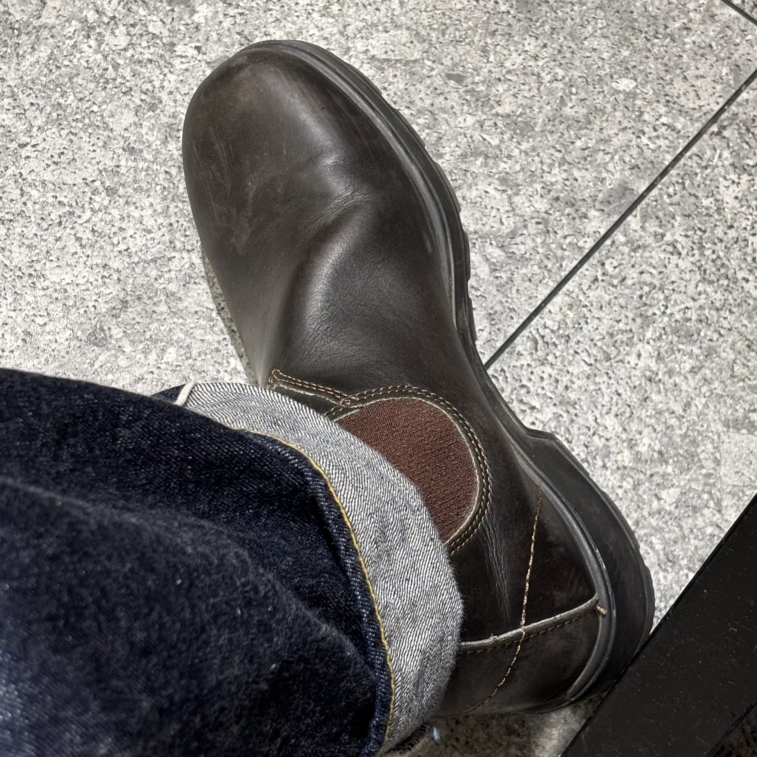 BLUNDSTONE Originals 500 Chelsea Boots Stout Brown 착용 스타일 - 2