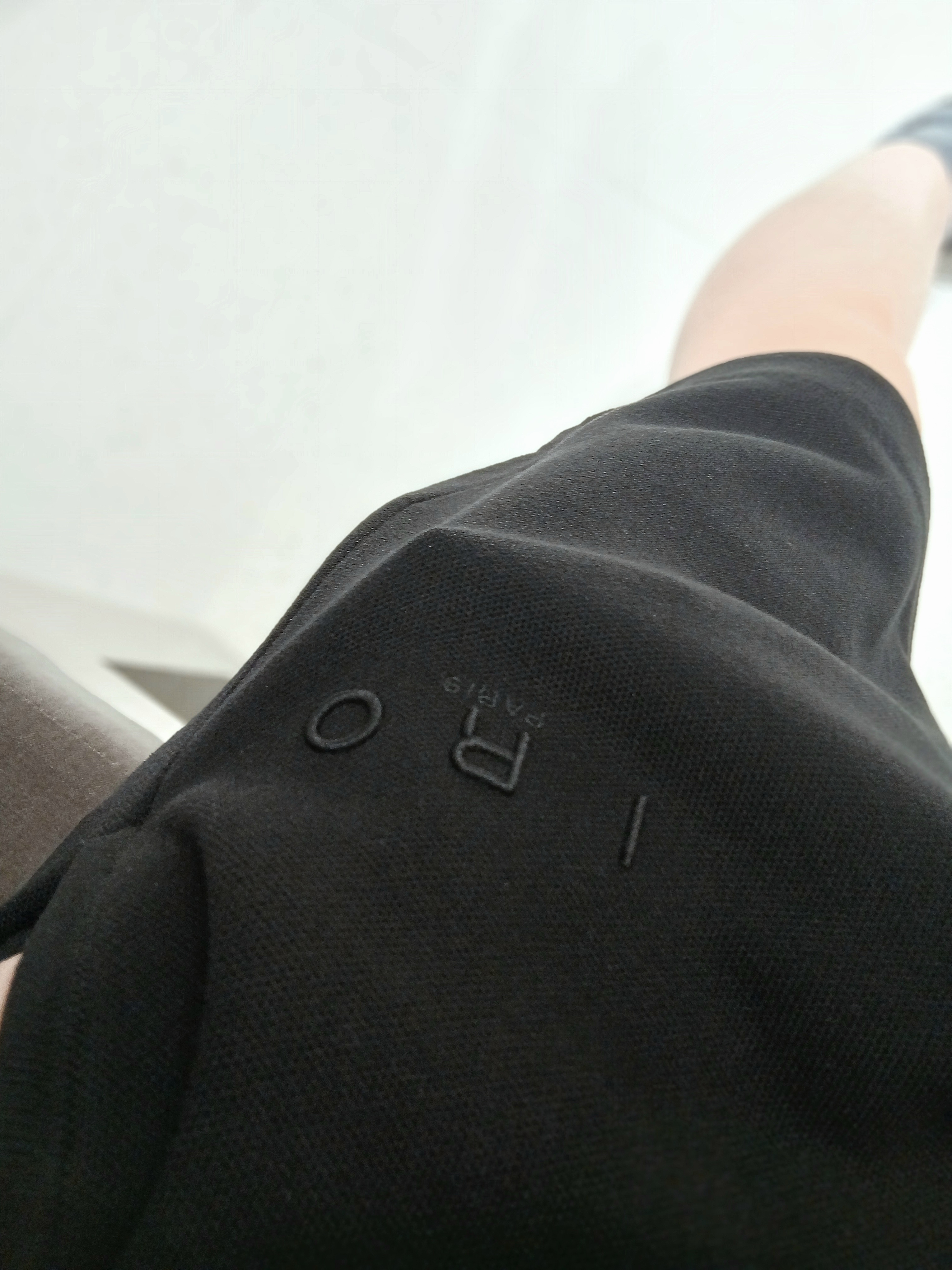 IRO Nebula Basic Logo Short-Sleeve Round-Neck Knit Black, Iro Nebulas Twisted Yarn Knit Setup Shorts Black 착용 스타일 - 4