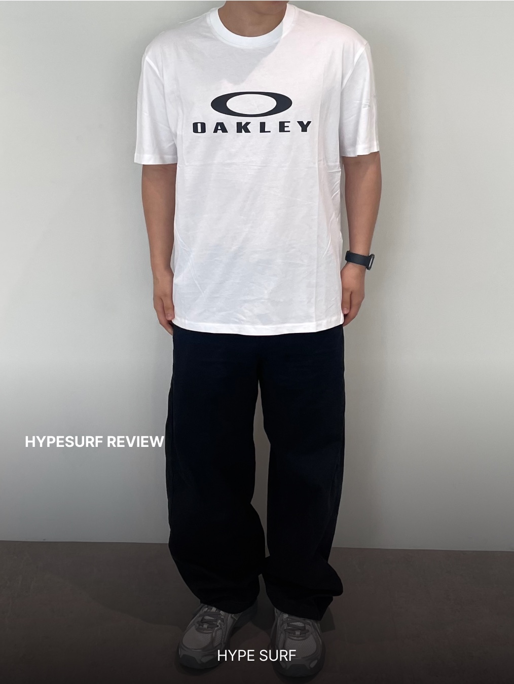 Oakley O Bark 2.0 T-Shirt White Black 착용 스타일 - 2