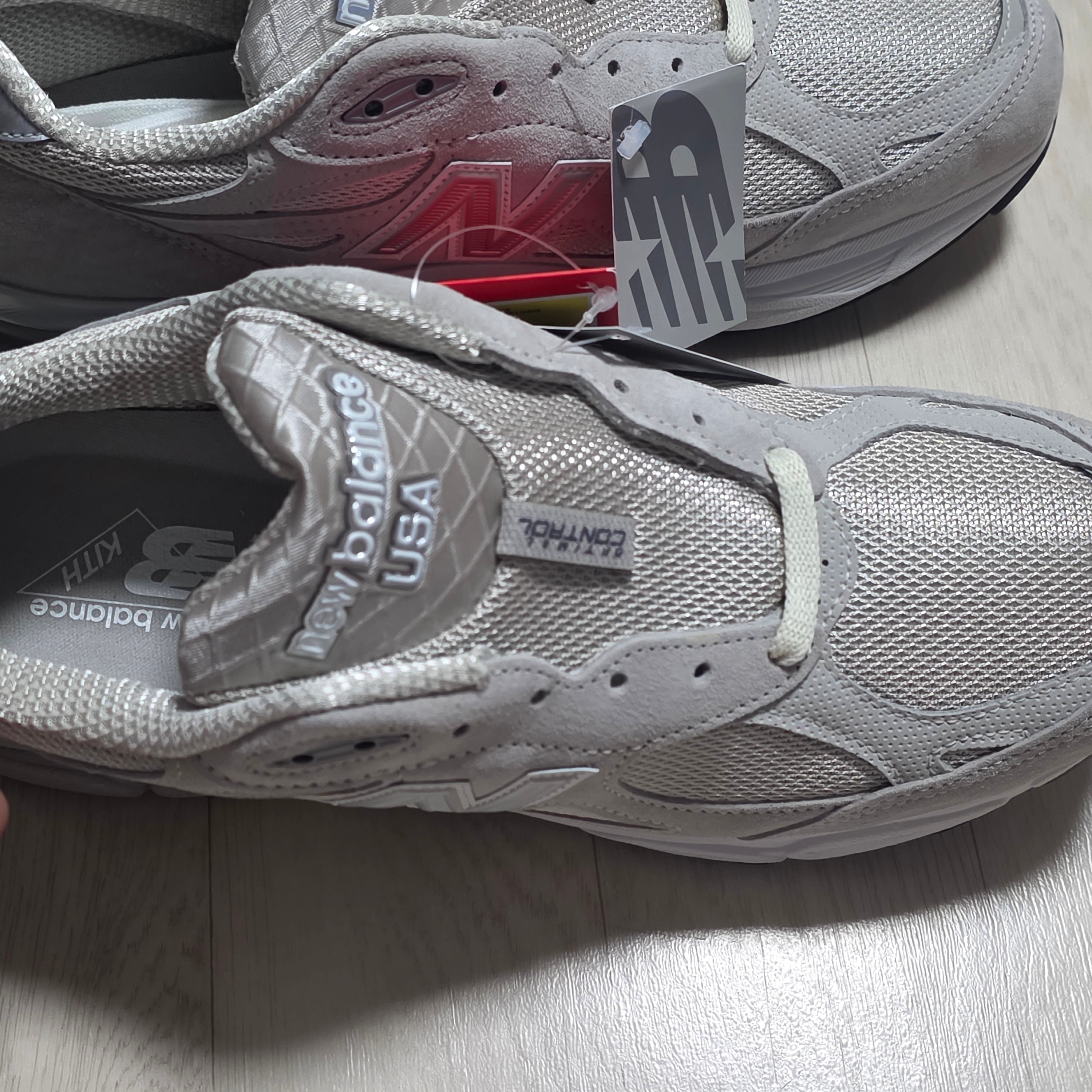 New Balance x Kith 990v3 Made in USA Hallow 착용 스타일 - 2