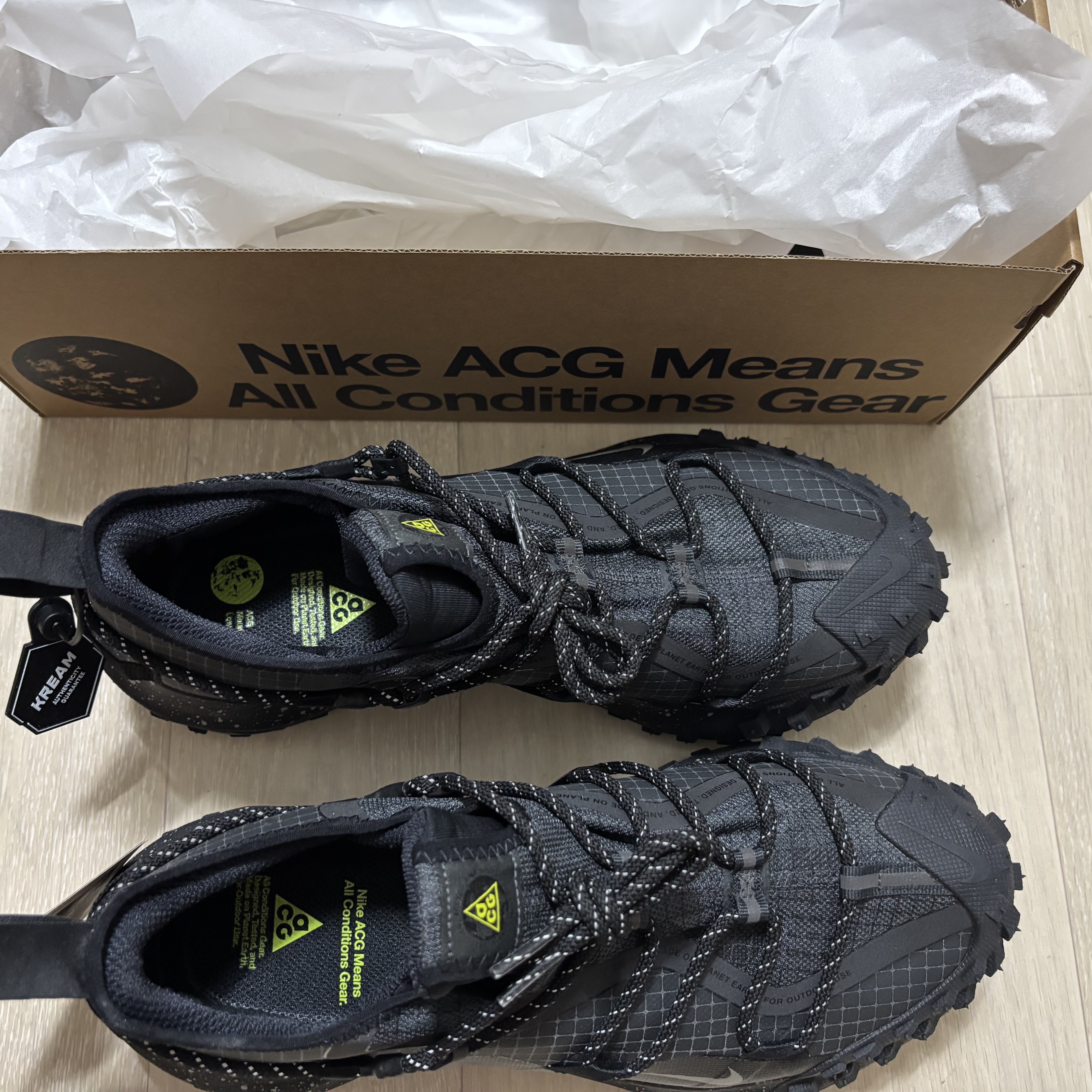 Nike ACG Mountain Fly Low Gore-Tex SE Dark Smoke Grey 착용 스타일 - 2