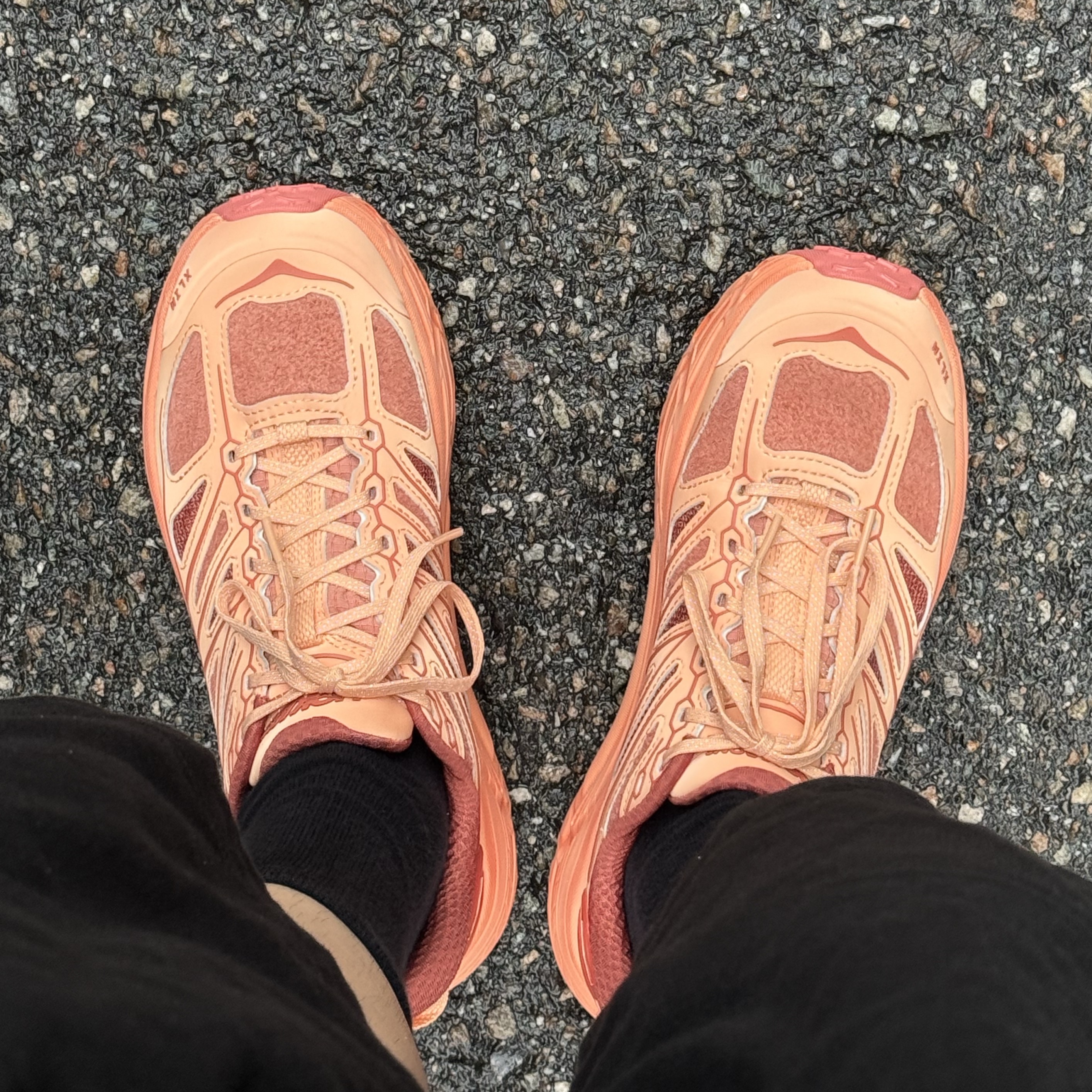 Hoka x Xlim Mafate Speed 2 TS Peach Dust 착용 스타일 - 1