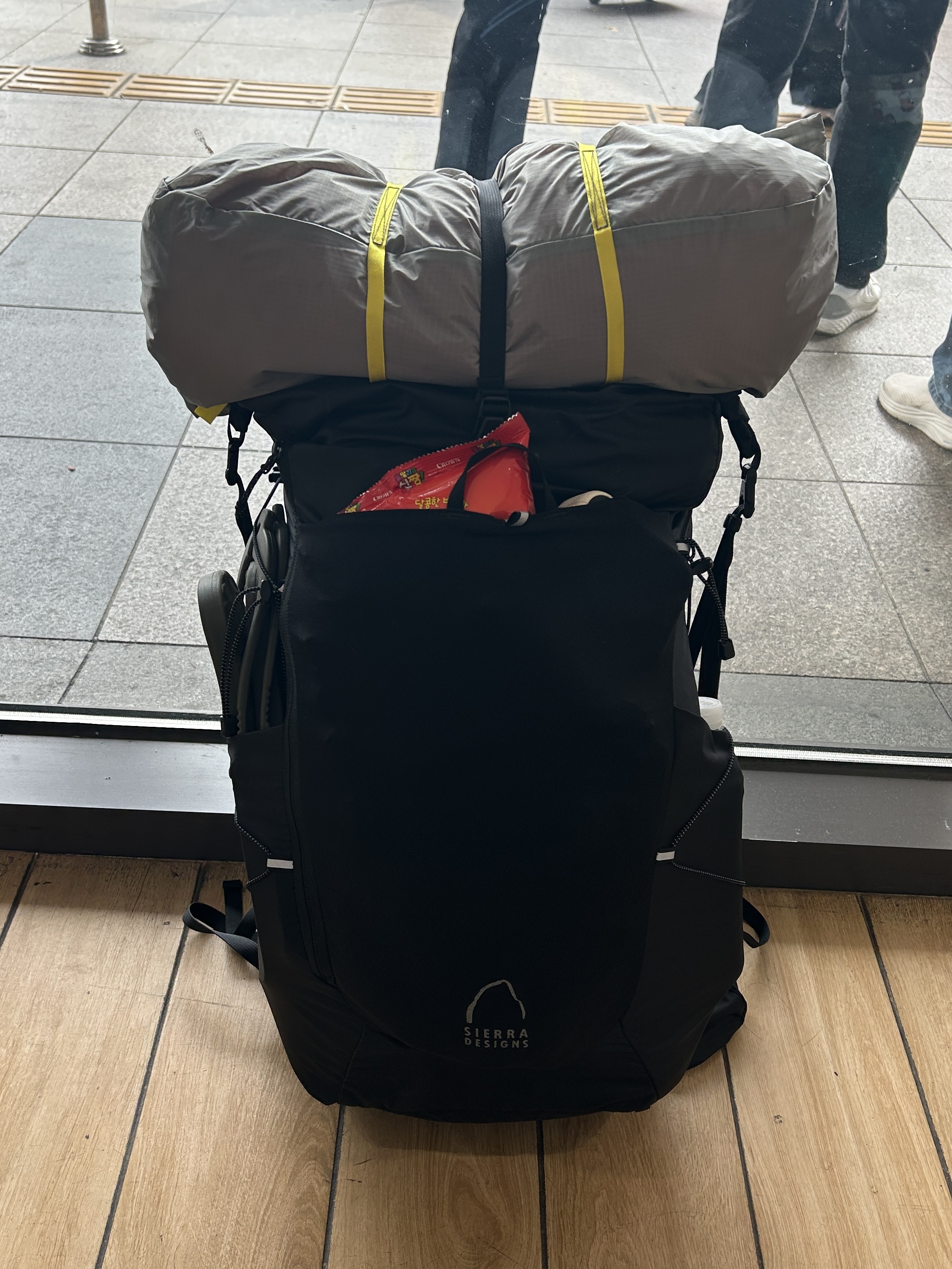 SIERRADESIGNS TENAYAPACK 45L Black 착용 스타일 - 2