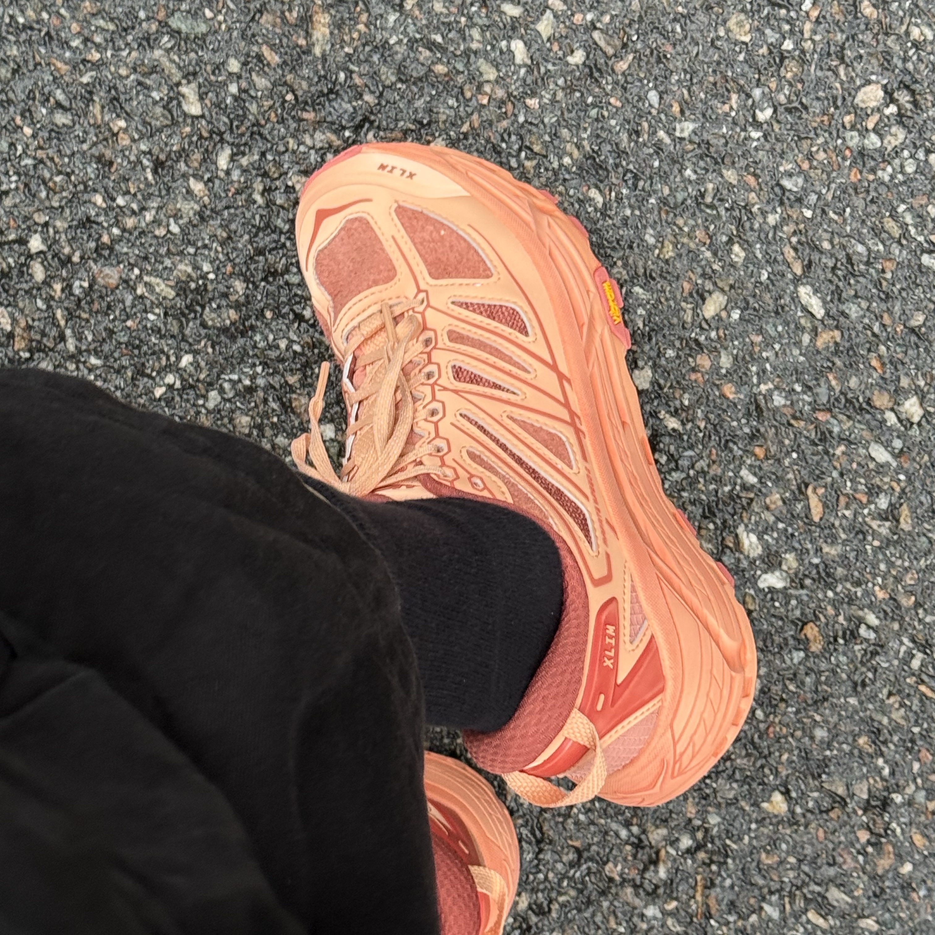Hoka x Xlim Mafate Speed 2 TS Peach Dust 착용 스타일 - 2