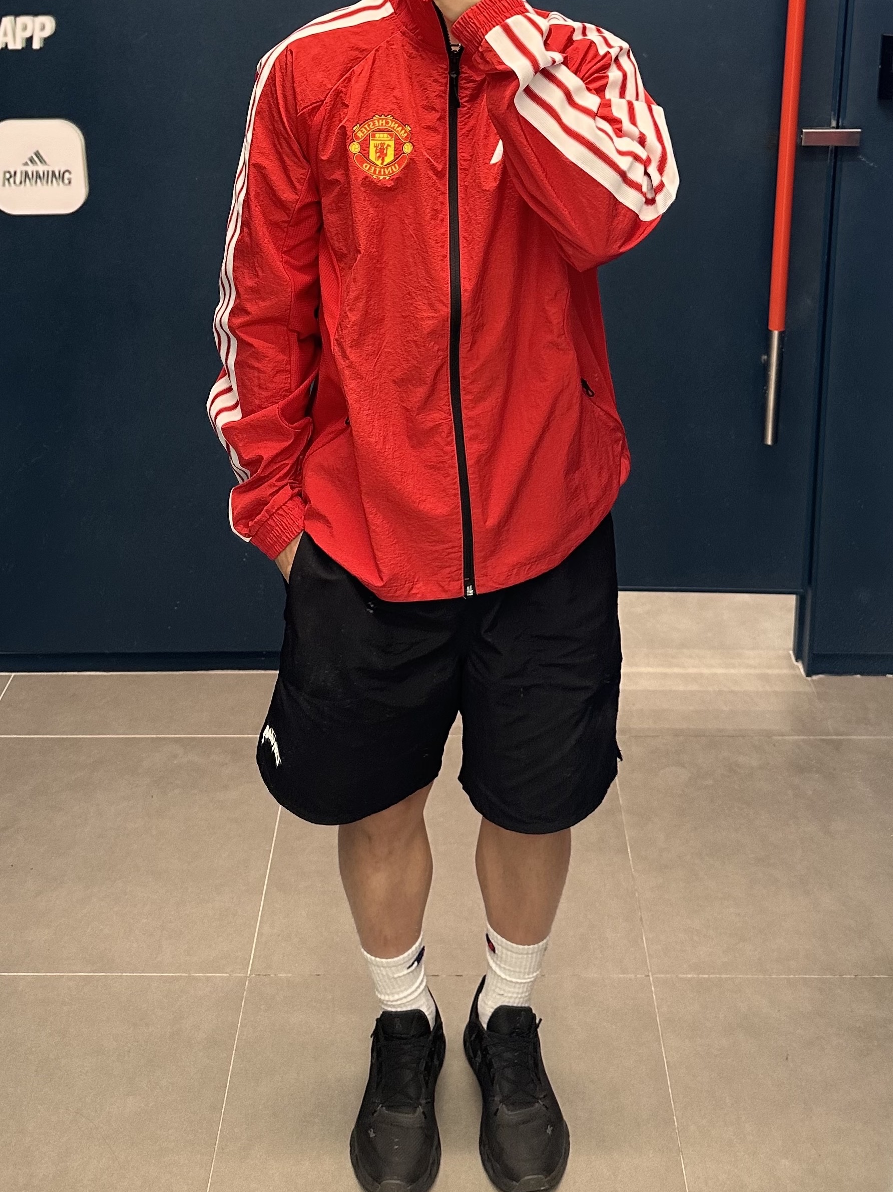 Stussy Stock Water Shorts Black, Adidas Manchester United 2026/27 Home Long Sleeve Jersey Mufc Red - KR Sizing (Non Marking Ver.) 착용 스타일 - 2
