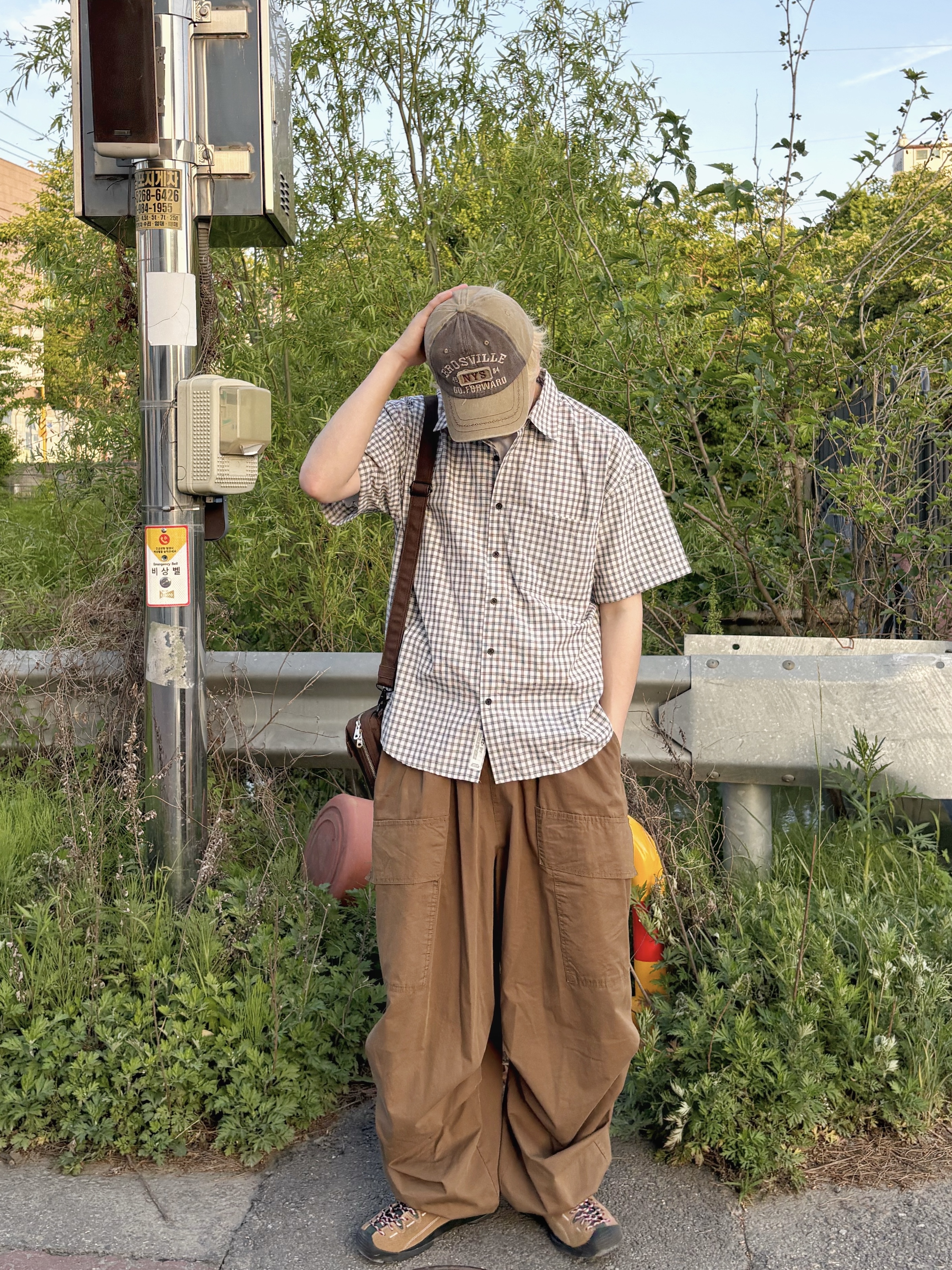Porter Smoky 2Way Shoulder Bag Brown, Keen Jasper Sneakers Toasted Coconut 착용 스타일 - 1