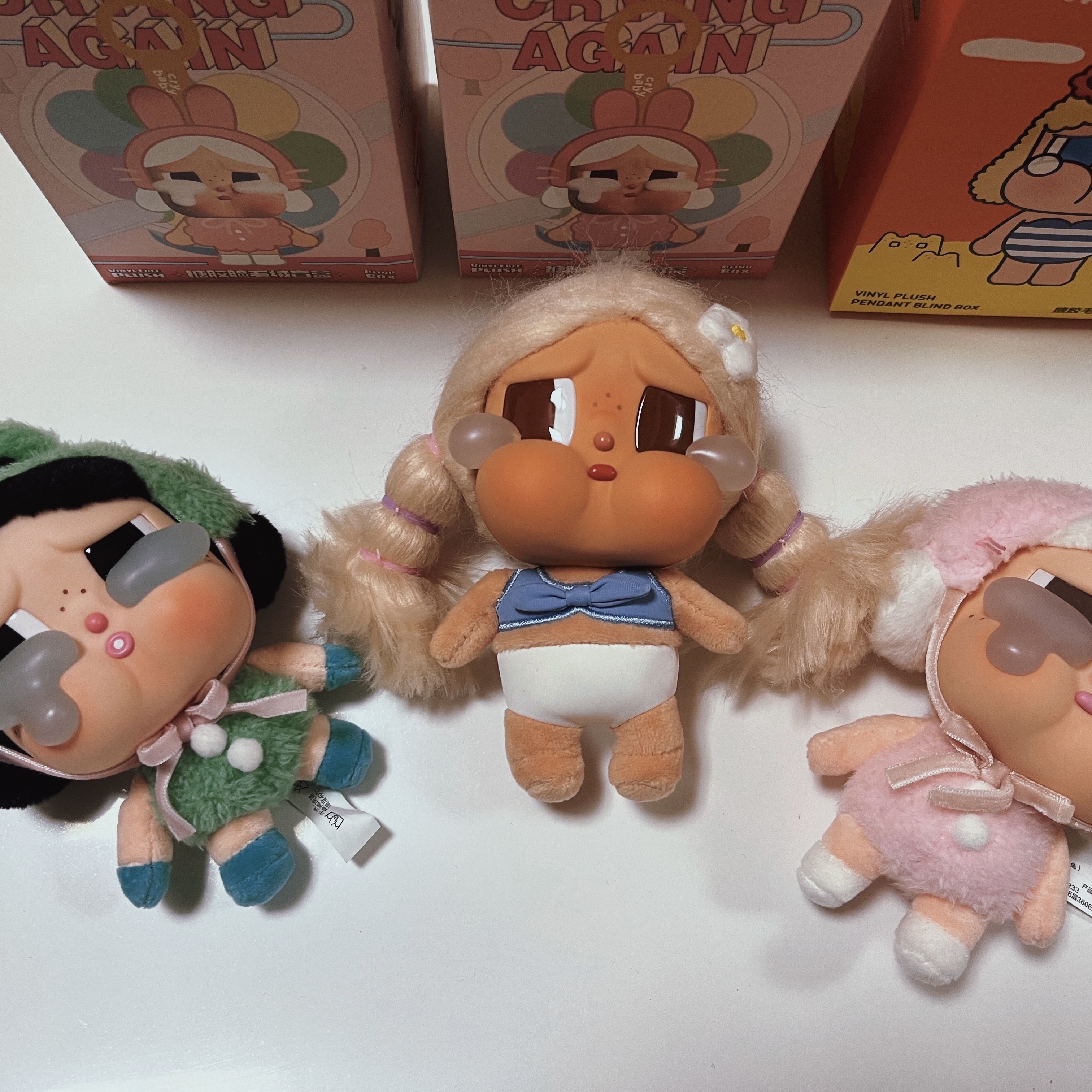 Pop Mart Crybaby Crying Again Series Plush Keyring I'll Give You All My Love (Opened Case), Pop Mart Crybaby Crying Again Series Plush Keyring What A Frog (Opened Case) 착용 스타일 - 1