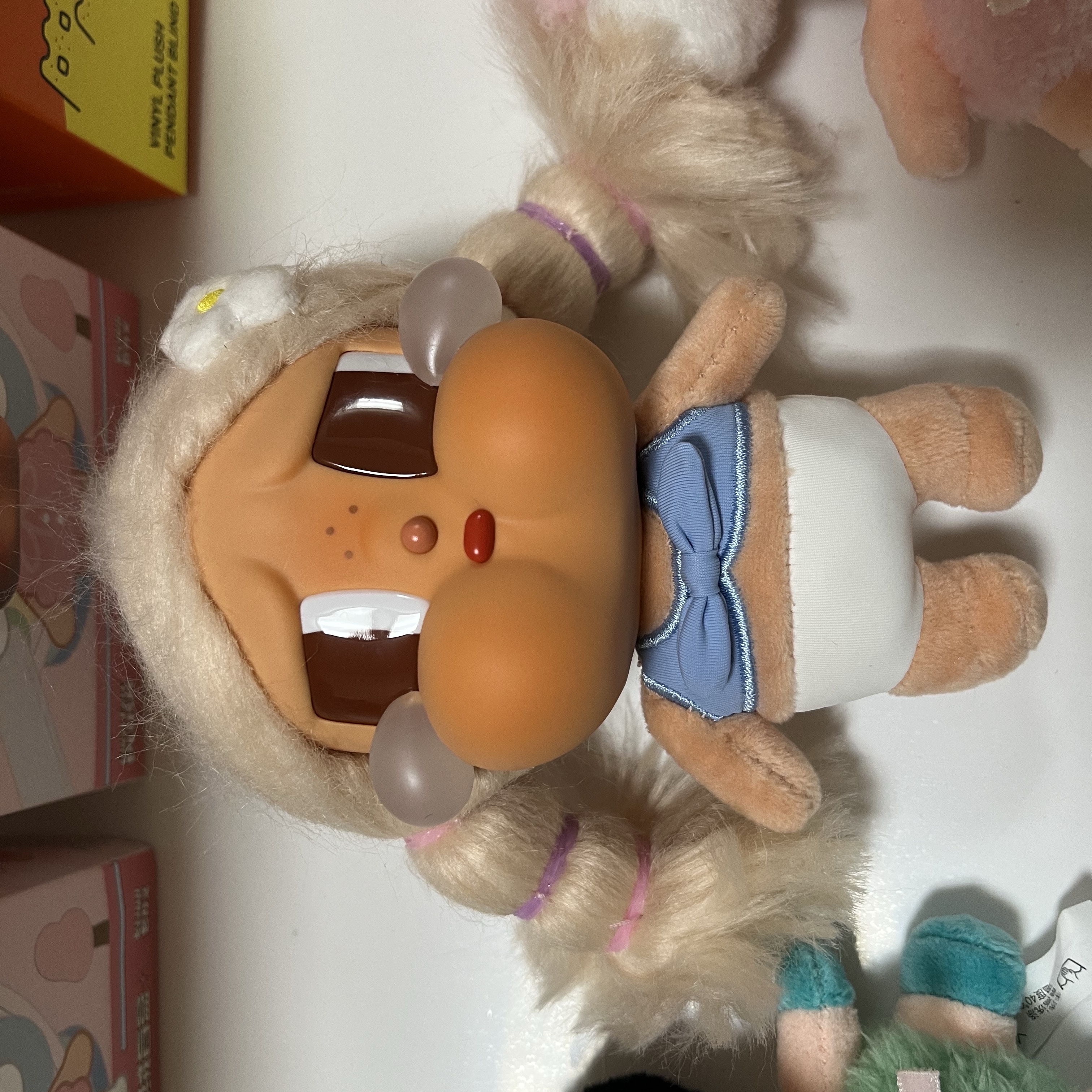 Pop Mart Crybaby Crying Again Series Plush Keyring I'll Give You All My Love (Opened Case), Pop Mart Crybaby Crying Again Series Plush Keyring What A Frog (Opened Case) 착용 스타일 - 2