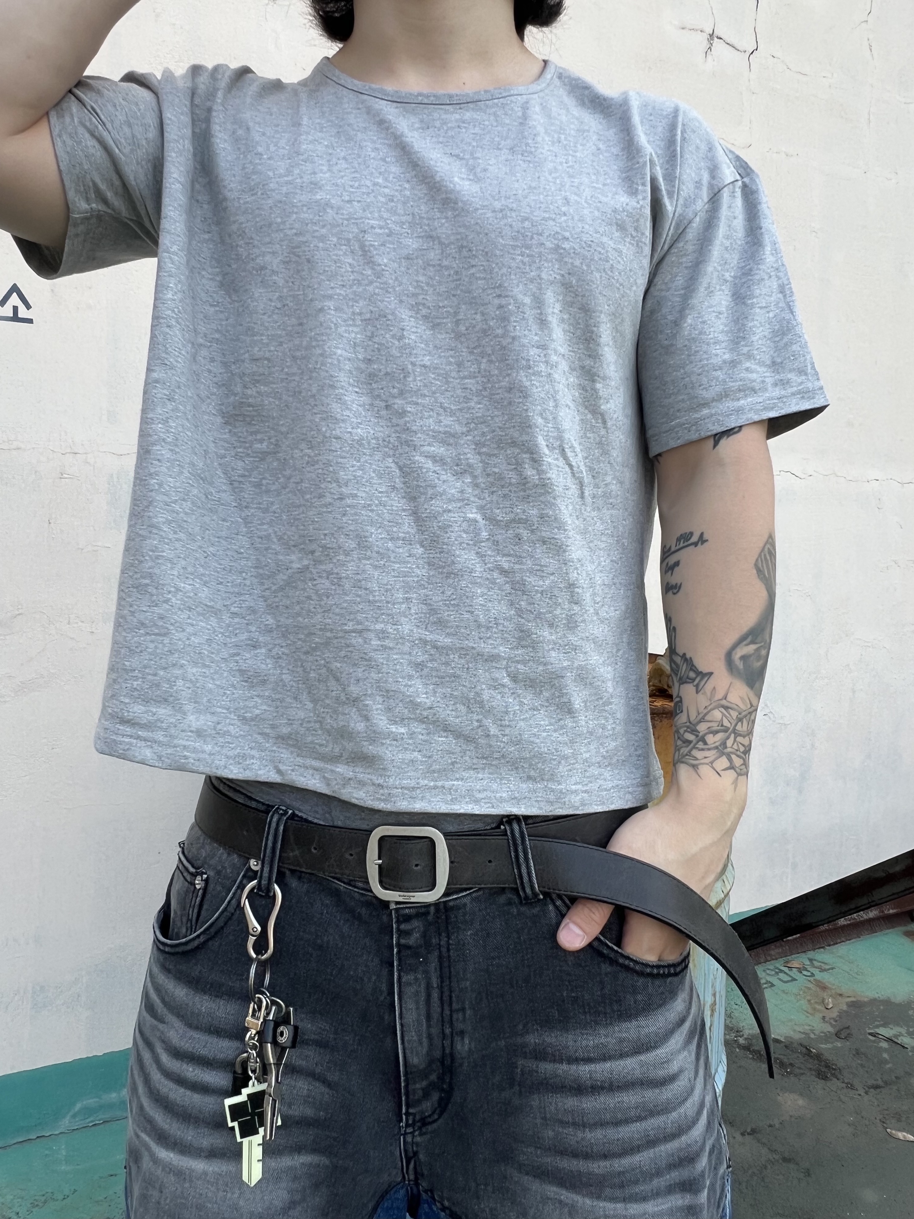 Undermycar MU.128 Original Logo Cracked Leather Belt Silver / Black 착용 스타일 - 4
