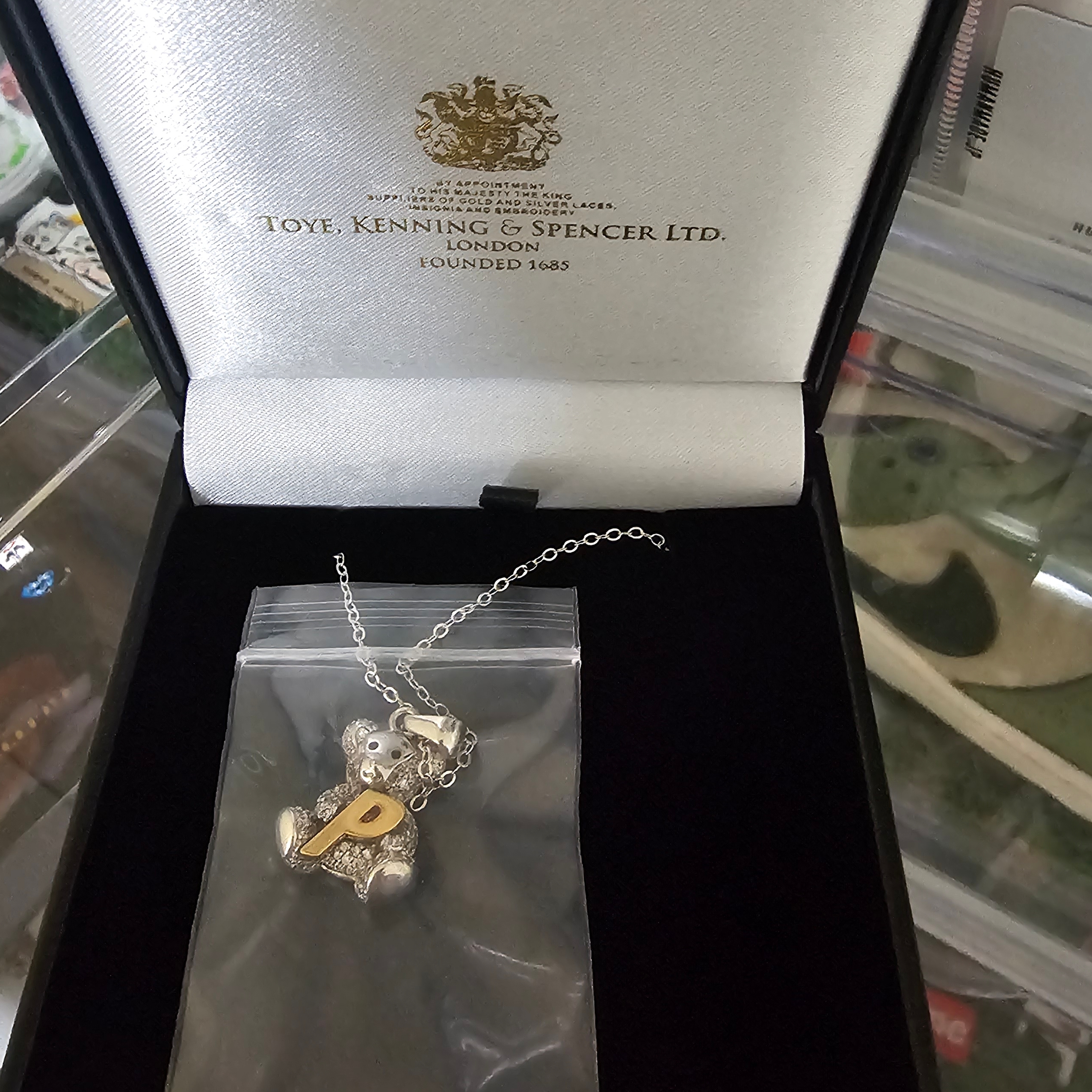 Palace Bear Palace Love Pendant Silver - 25FW 착용 스타일