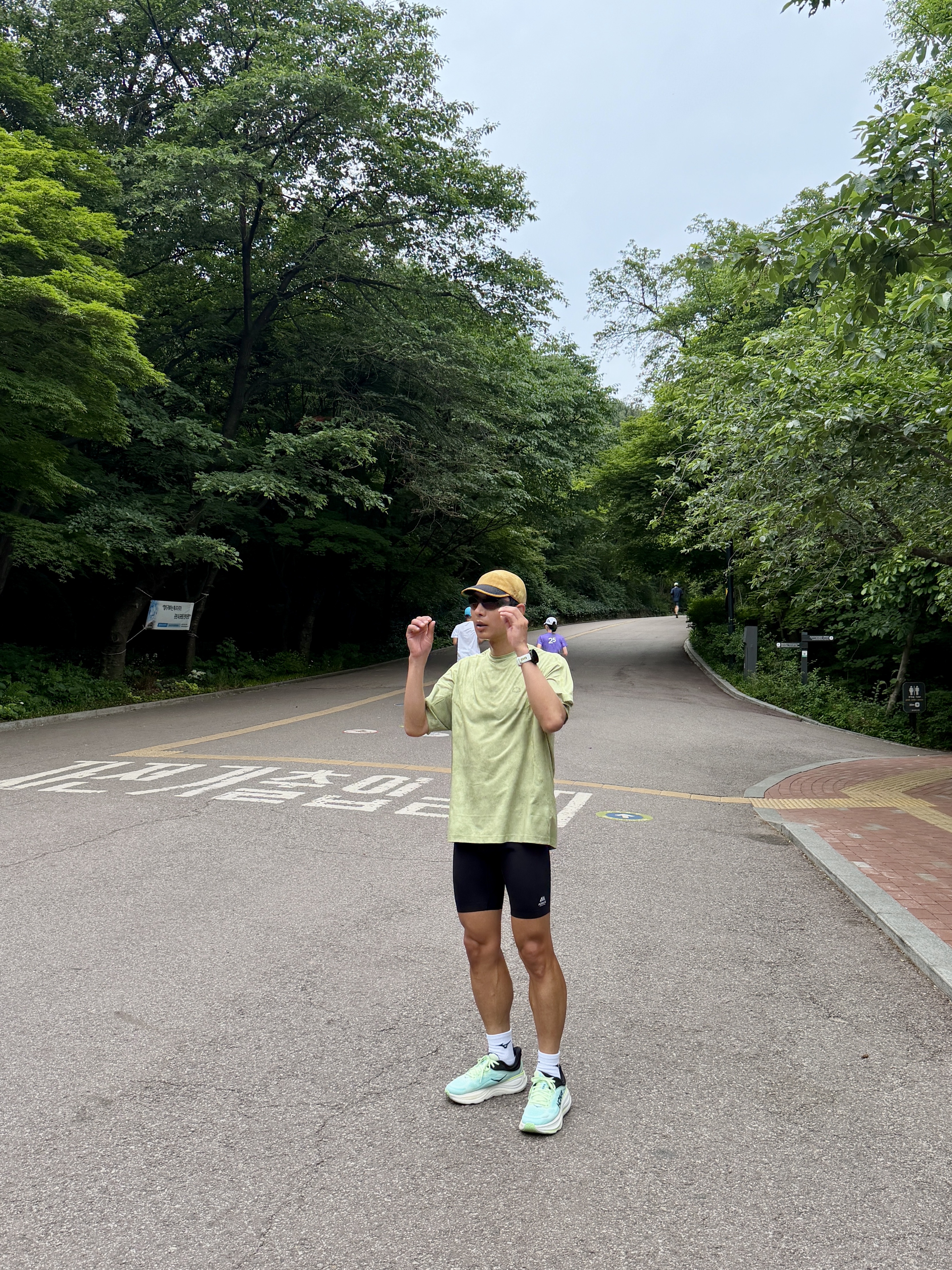 Ciele Athletics FSTCap Elite Sphinx, Hoka Bondi 9 Luna Moth Blue Spark - Regular 착용 스타일 - 3