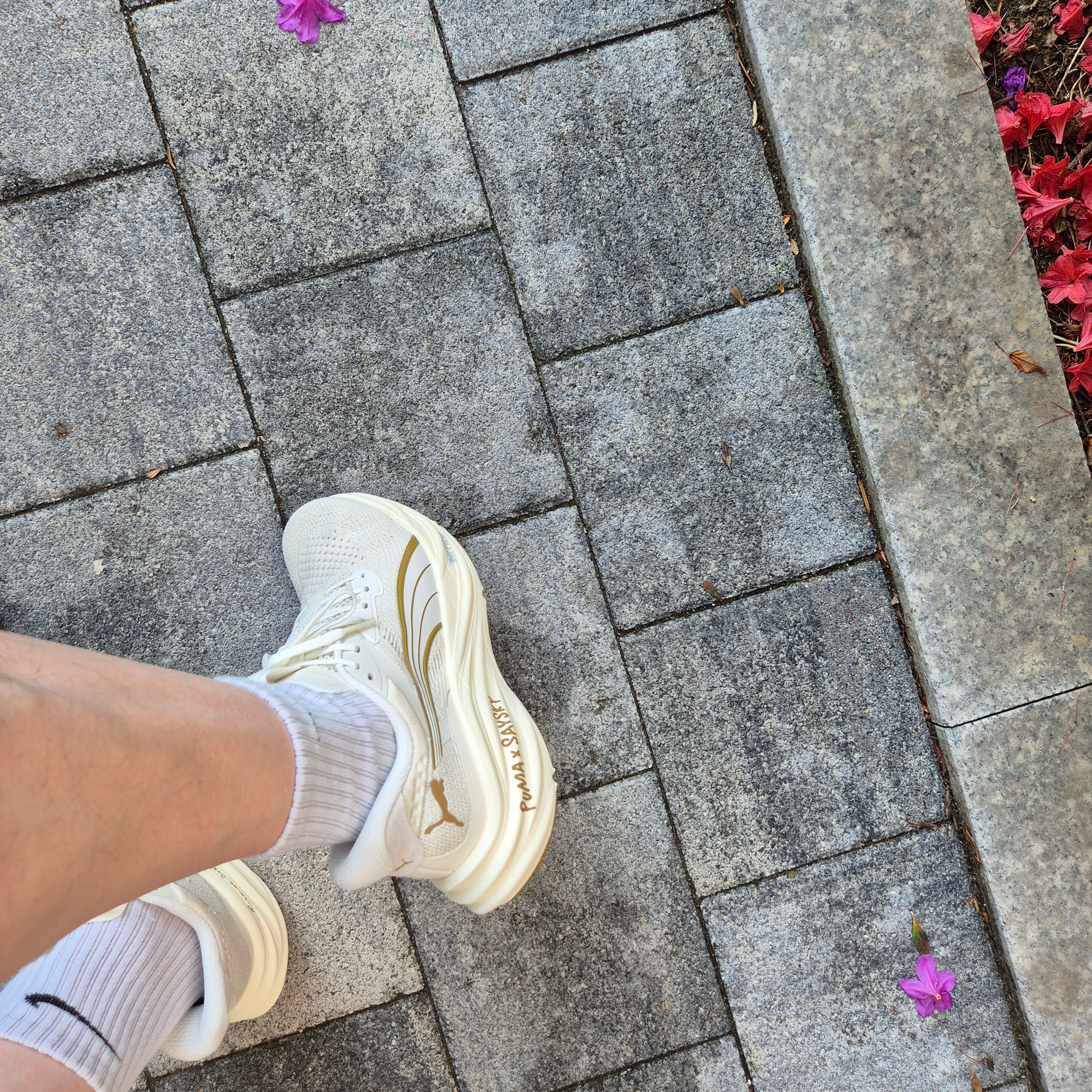 Puma x SAYSKY Magnify Nitro 3 Warm White Honey Butter 착용 스타일 - 3