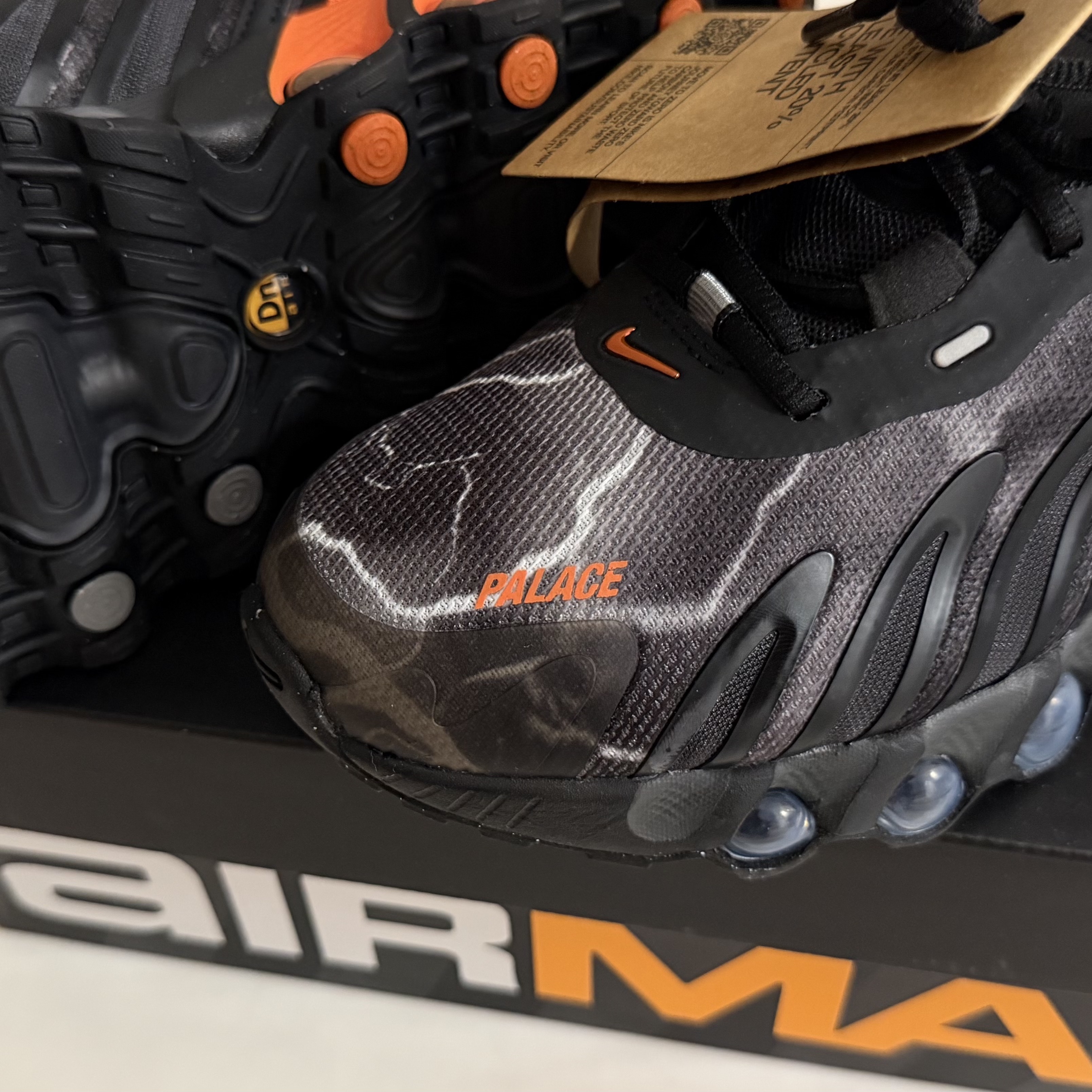 Nike x Palace Air Max Dn8 Black Safety Orange 착용 스타일 - 3
