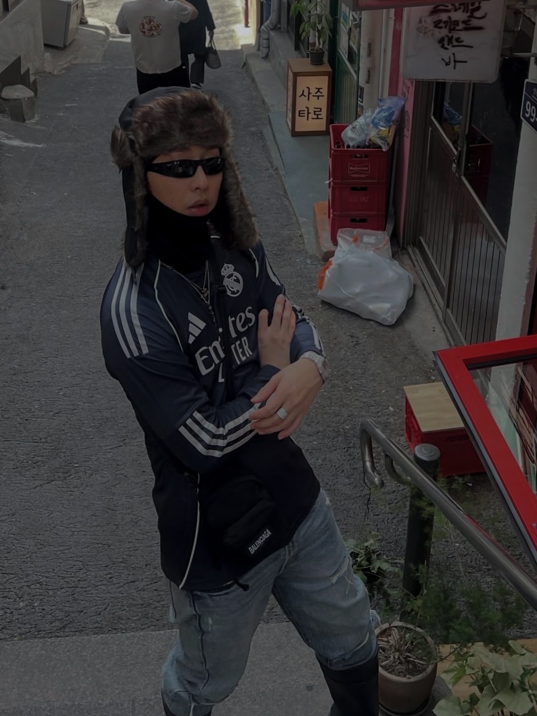 Balenciaga Recycled Nylon Oversized Mini Backpack Black, Adidas Real Madrid 2025/26 Long Sleeve Away Jersey Legend Ink - KR Sizing (Non Marking Ver.) 착용 스타일 - 1