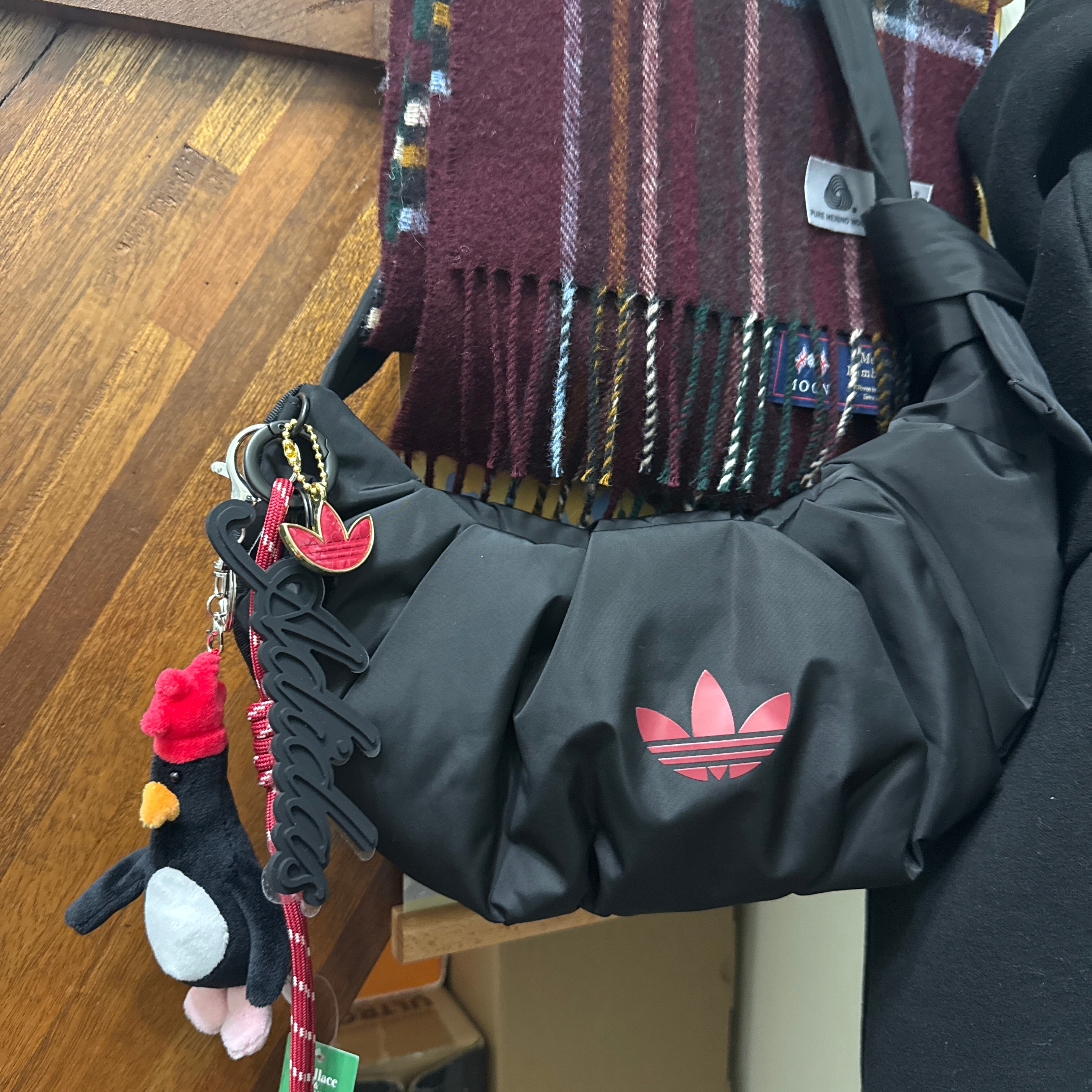 Adidas Chinese New Year Version Cloud Shoulder Bag Small Black 착용 스타일