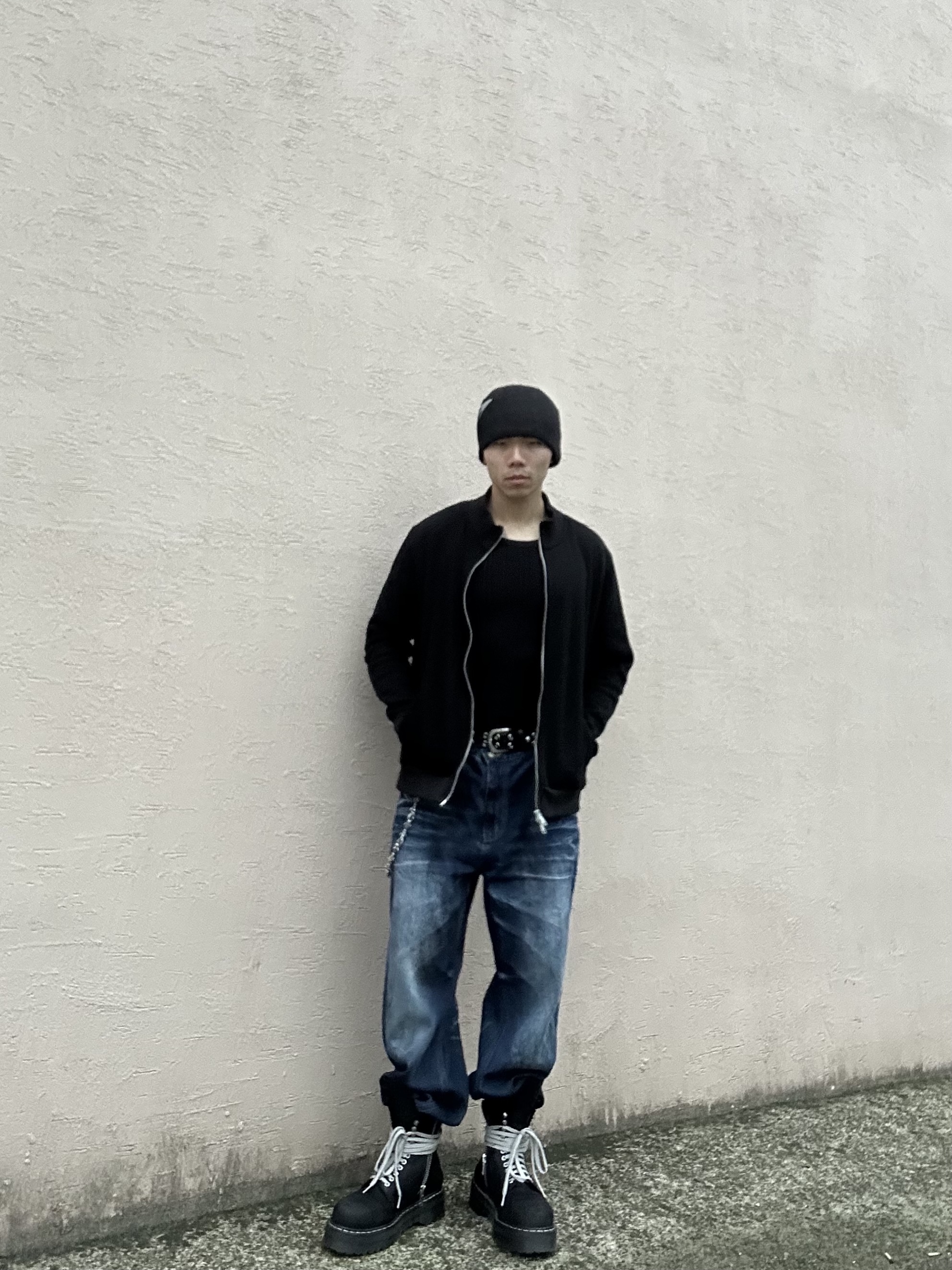 AX CONNECTION Summer Oil Washed Flare Denim Pants, ETCE Logo Jacquard Beanie Black 착용 스타일 - 4