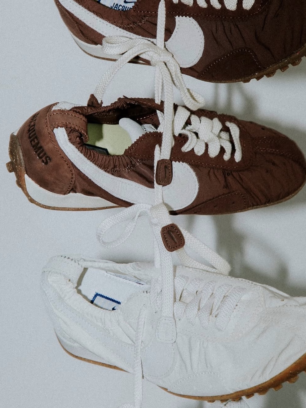 Nike x Jacquemus Moon Shoe SP Soft Pearl Sail, Nike x Jacquemus Moon Shoe SP Off Noir Cashmere 착용 스타일 - 3