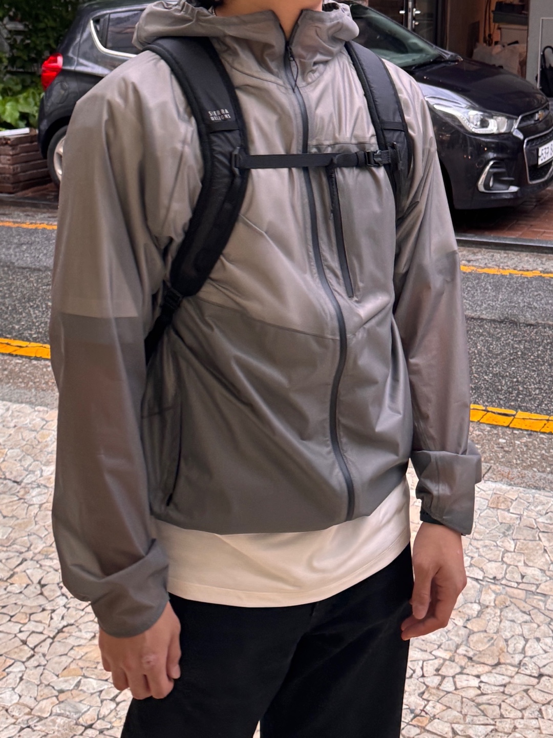 SIERRADESIGNS TENAYAPACK 25L Black, SIERRADESIGNS TENAYAPACK 25L Light Grey 착용 스타일 - 3
