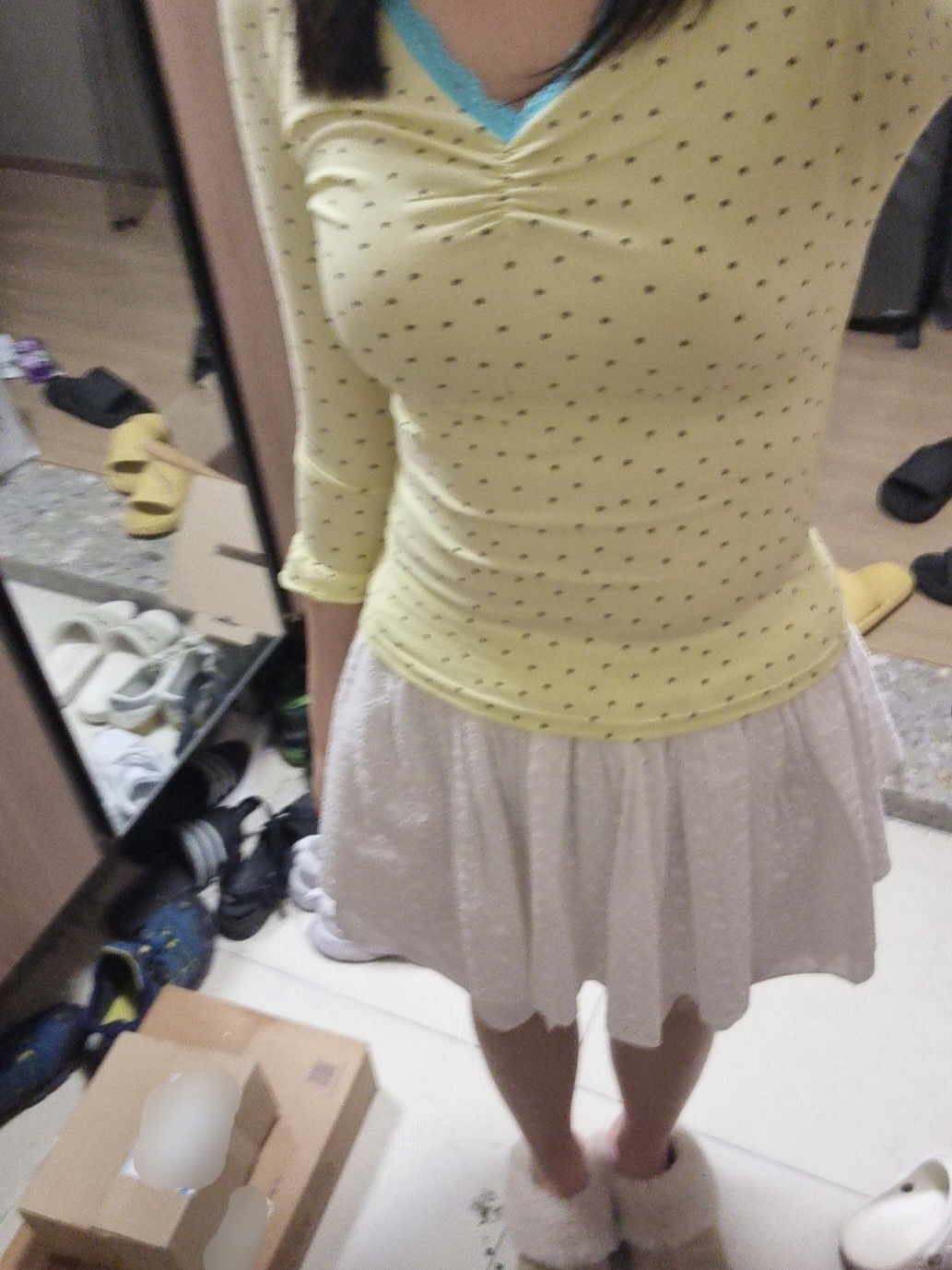 COYSEIO Flower Punching Skirt White 착용 스타일 - 2