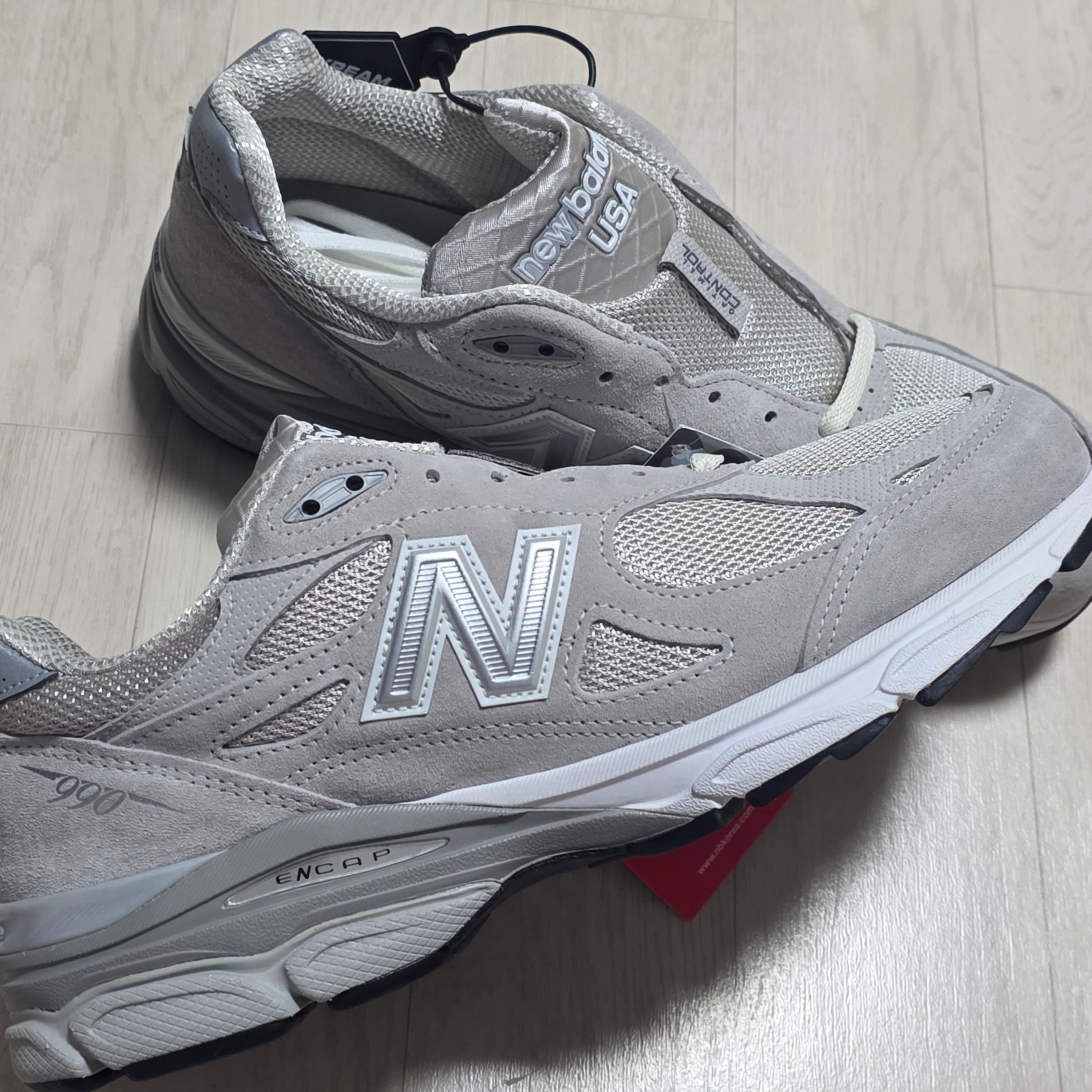 New Balance x Kith 990v3 Made in USA Hallow 착용 스타일 - 1