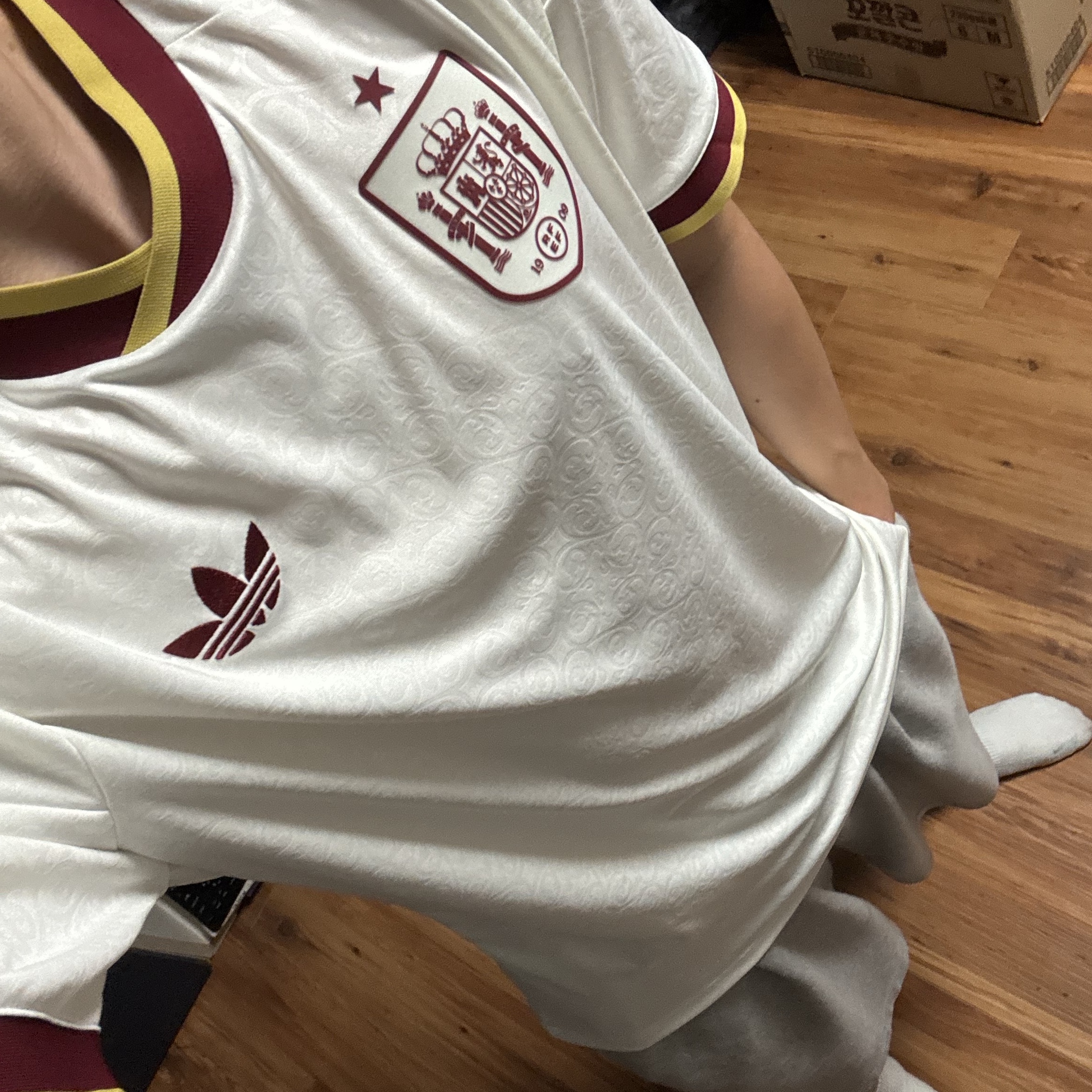 Adidas Spain 2026 Away Jersey Off White - KR Sizing (Non Marking Ver.) 착용 스타일