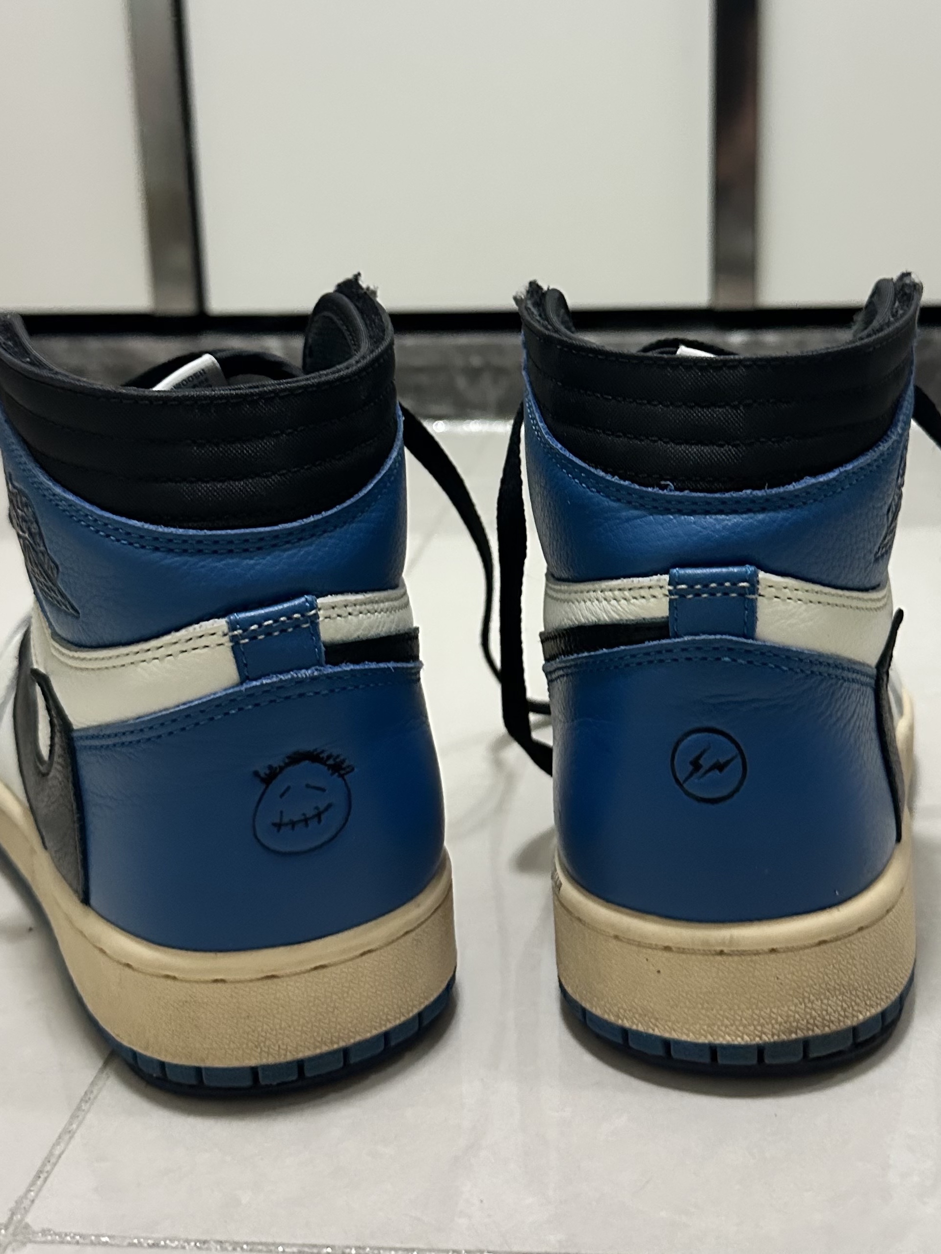 Jordan 1 x Travis Scott x Fragment Retro High OG SP Military Blue 착용 스타일 - 4