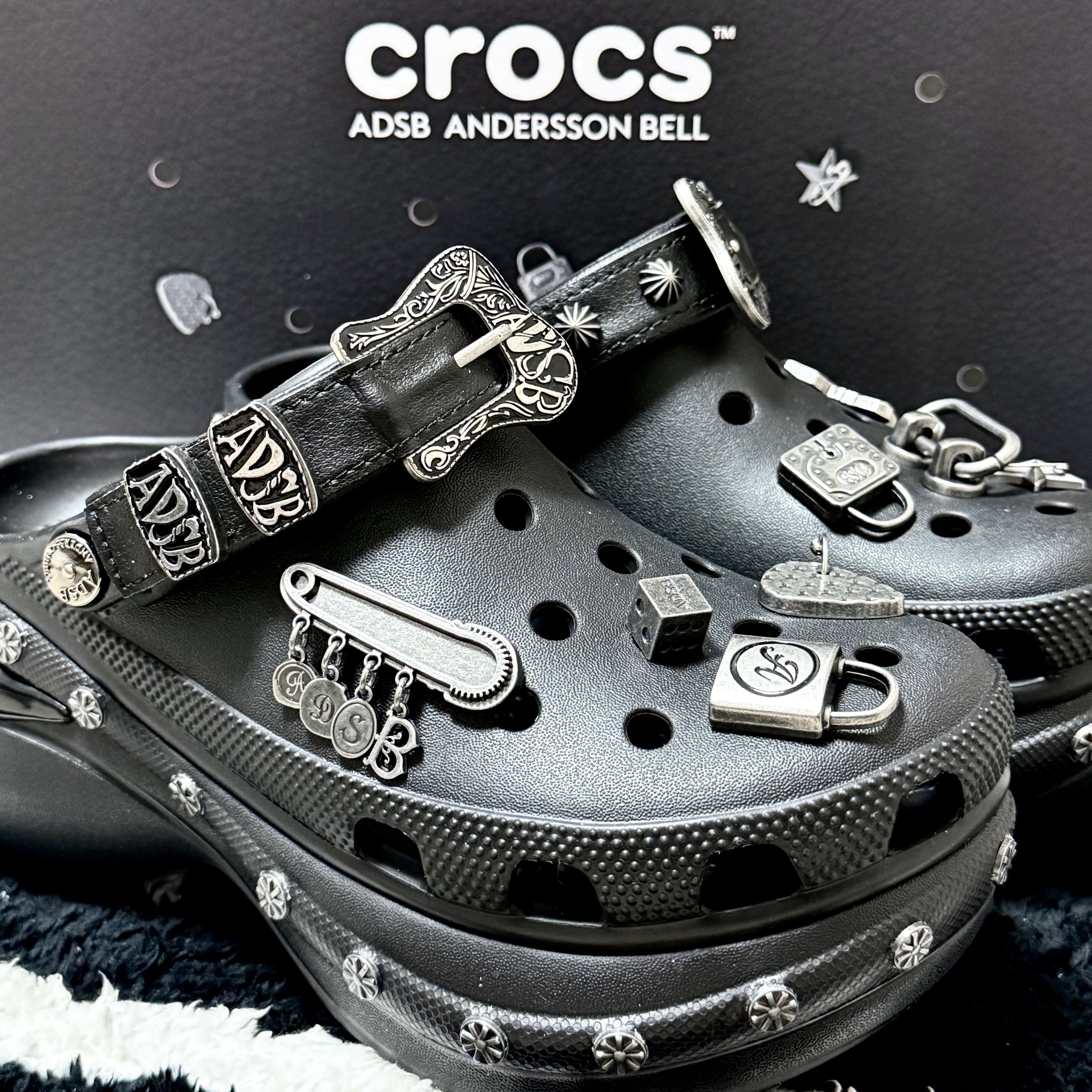 (W) Crocs x Andersson Bell Bae Clog Black 착용 스타일