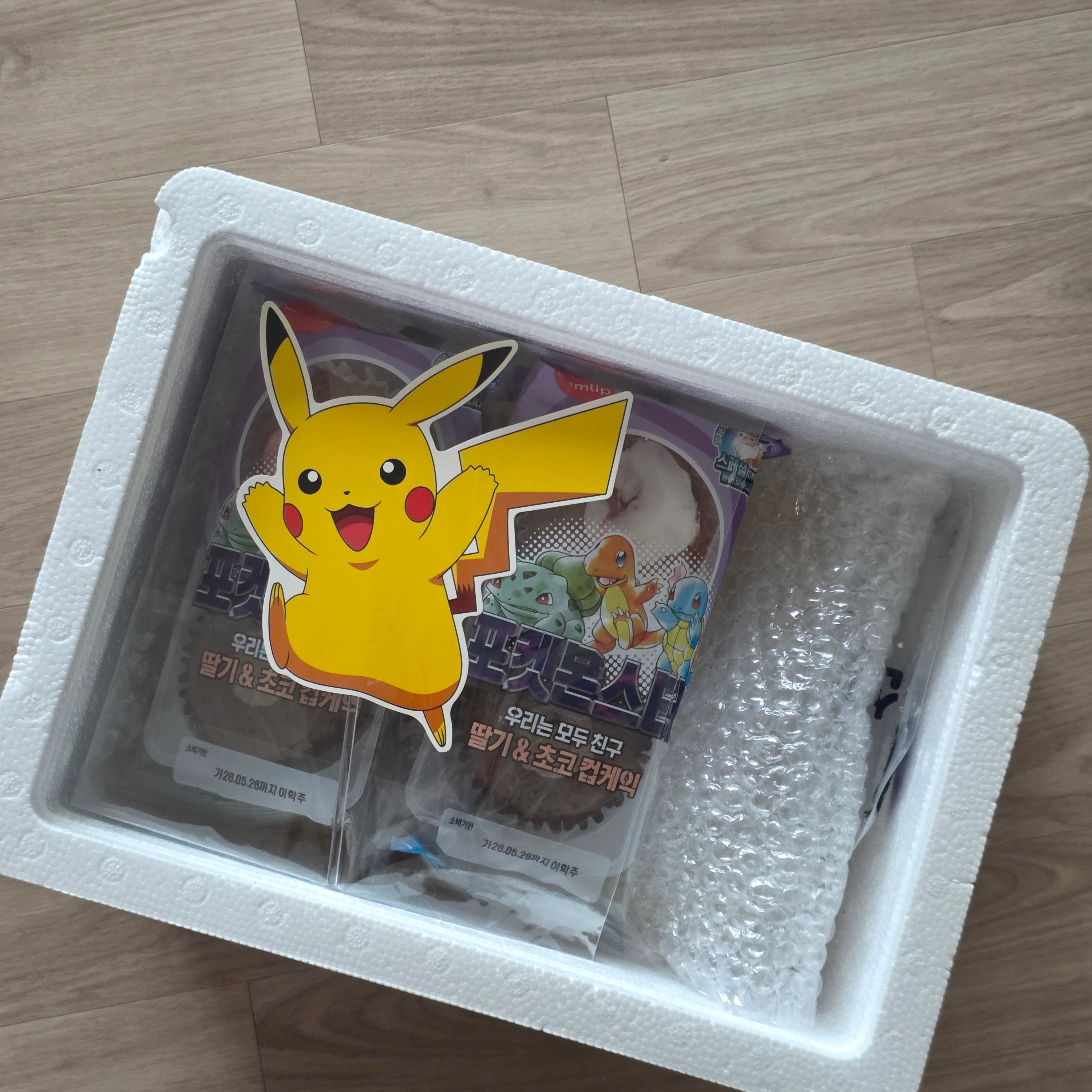 [KREAM 단독] Samlip Pokémon Bread All-in-One Set (Limited to 3, Includes Complete 100-Sticker Collector Book) 착용 스타일 - 3