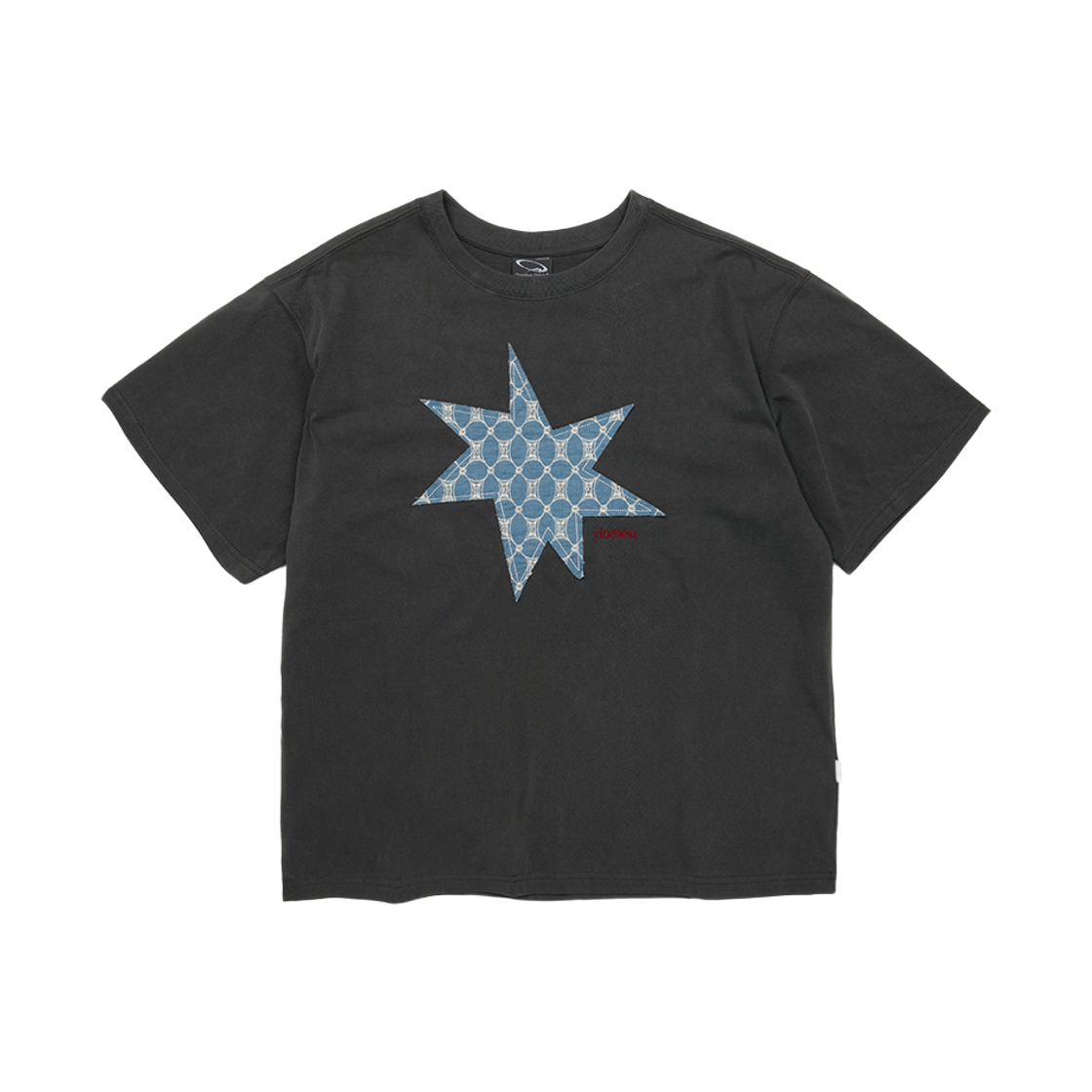 리오므 시그니처 데님 아플리케 반팔티 차콜(Riomeu Signature Denim Applique Short Sleeve T-shirt Charcoal)