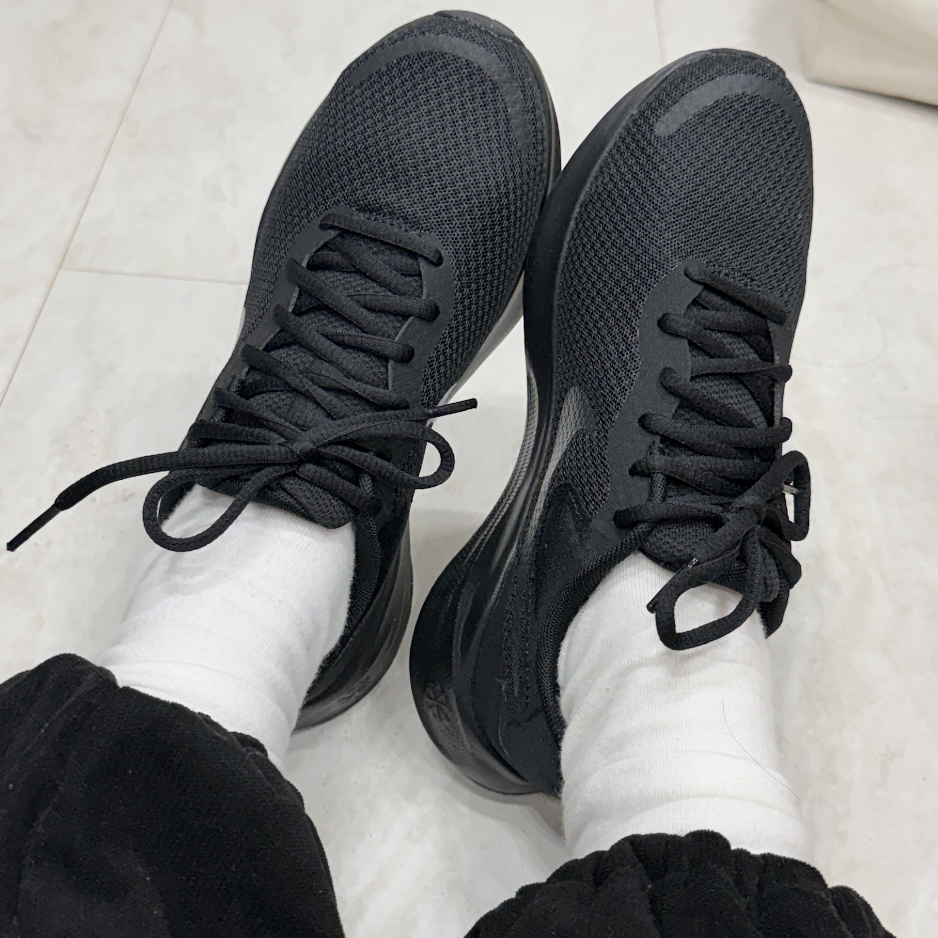 (W) Nike Revolution 7 Black Off Noir 착용 스타일