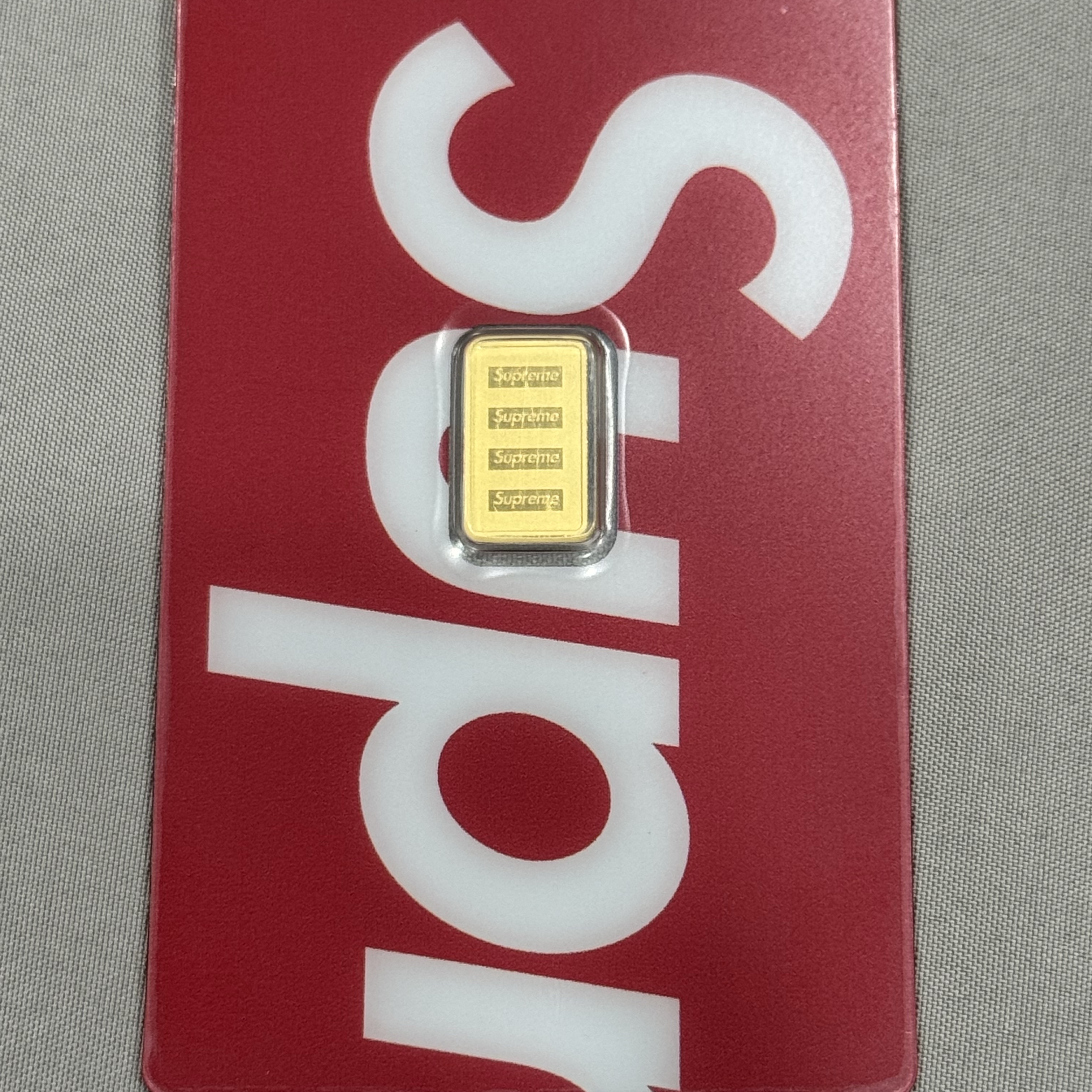 Supreme x PAMP Suisse Gold Bar 1g Red - 26SS 착용 스타일 - 3