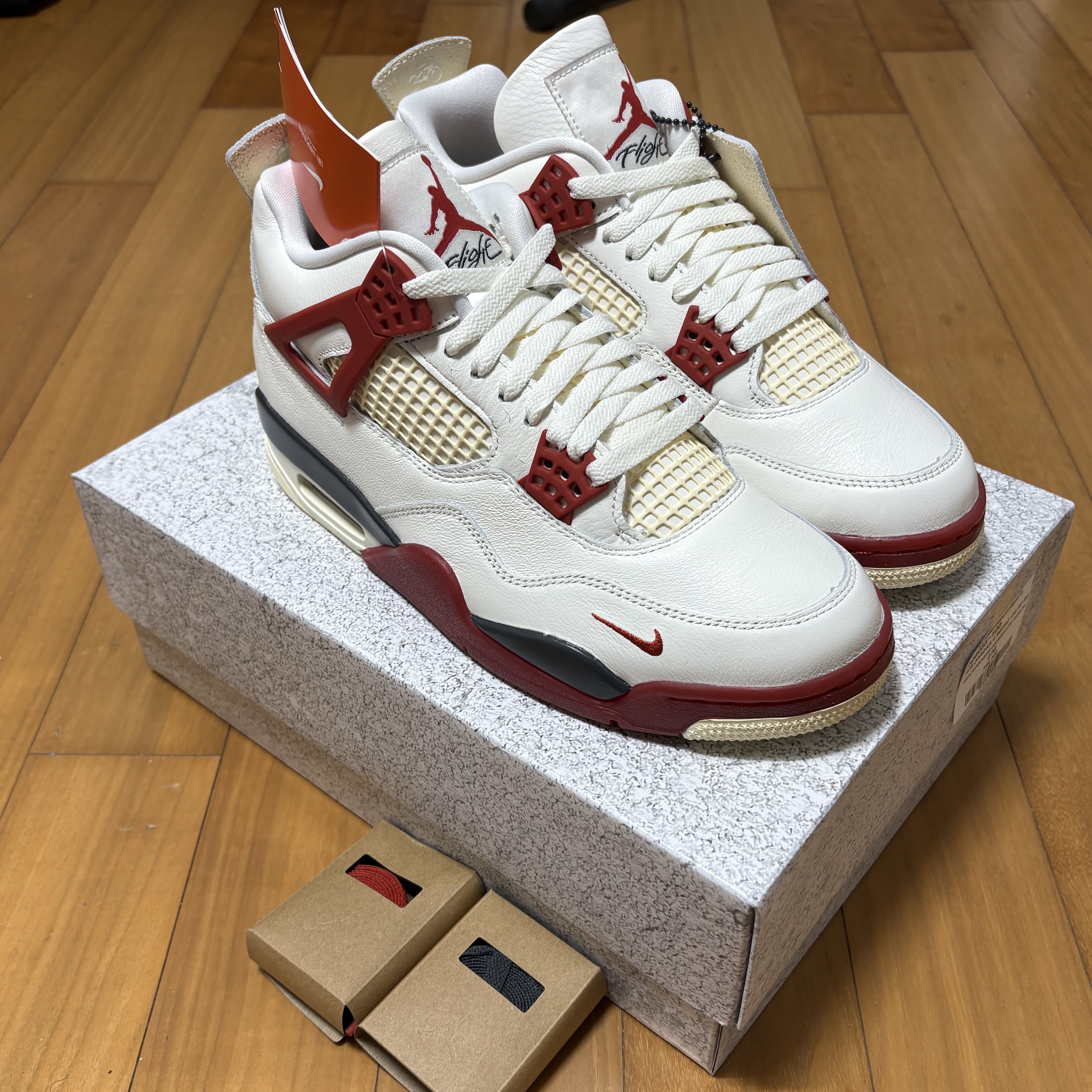 Jordan 4 x Nigel Sylvester Retro OG Brick After Brick 착용 스타일 - 1