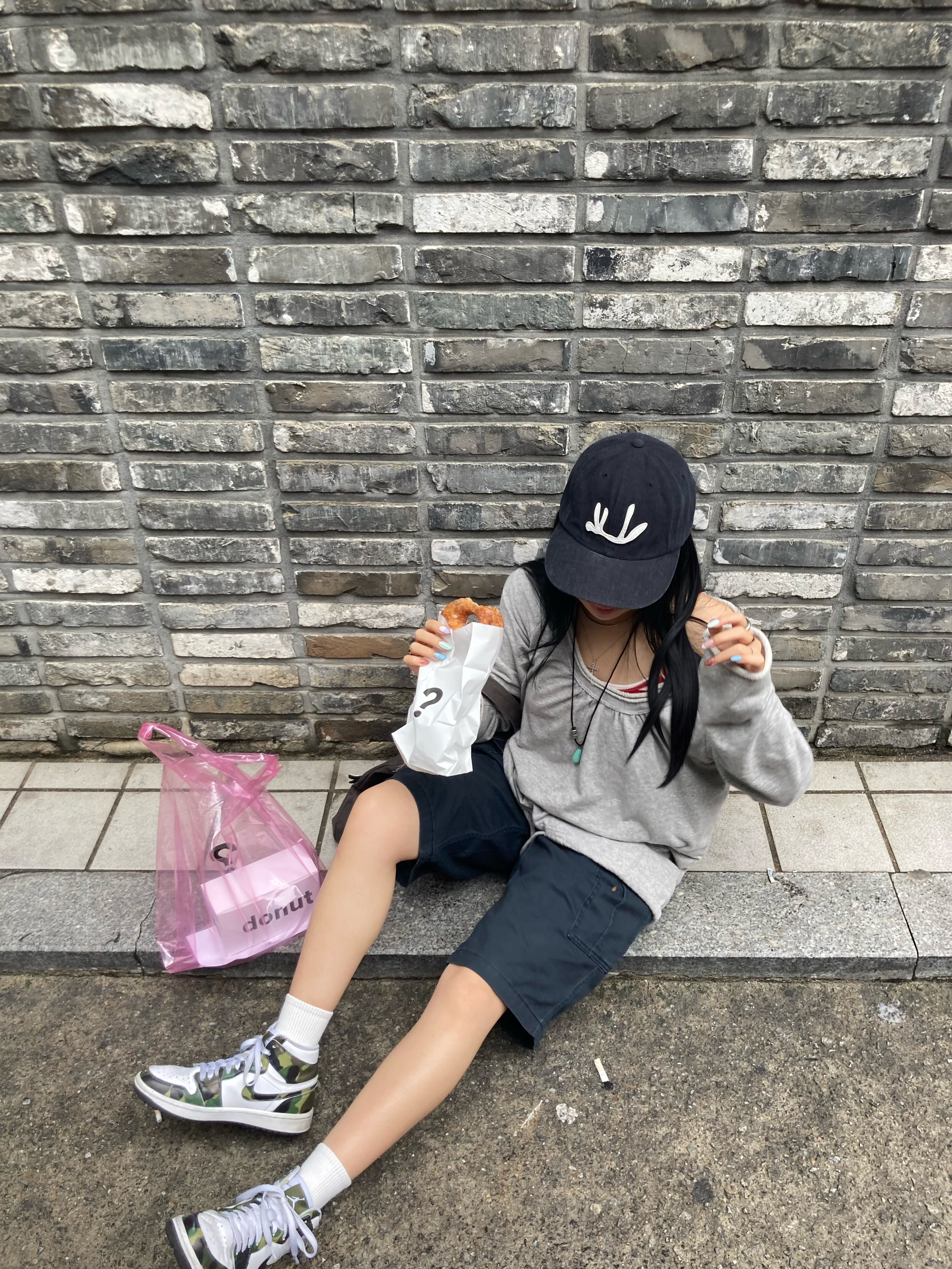 CHOWOO Monkey Pockets Cargo Shorts Washed Navy, CHOWOO Vintage Washed Downfall Cap Washed Black 착용 스타일 - 3