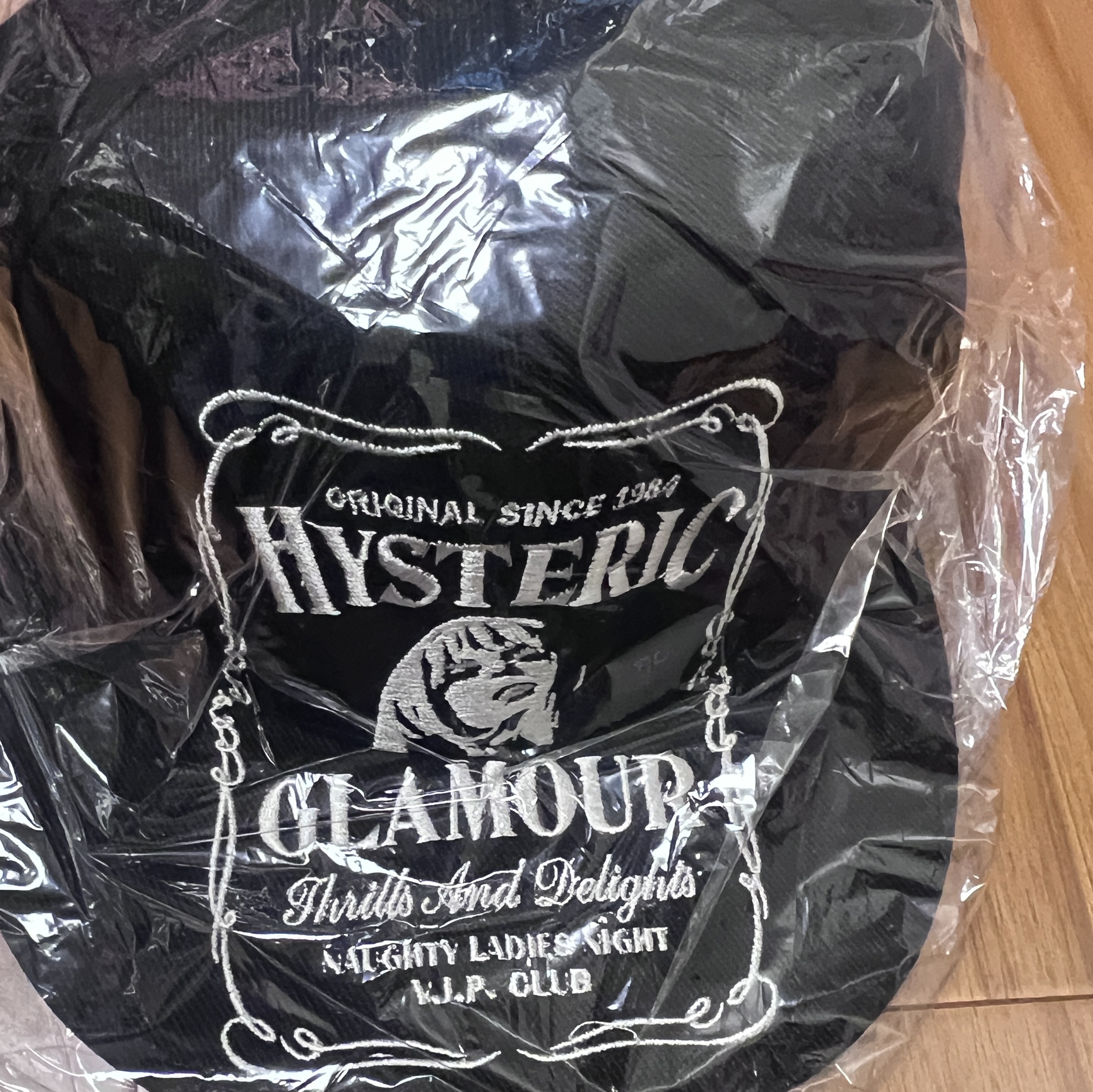 Hysteric Glamour HYS Whisky Embroidery Cap Black 착용 스타일