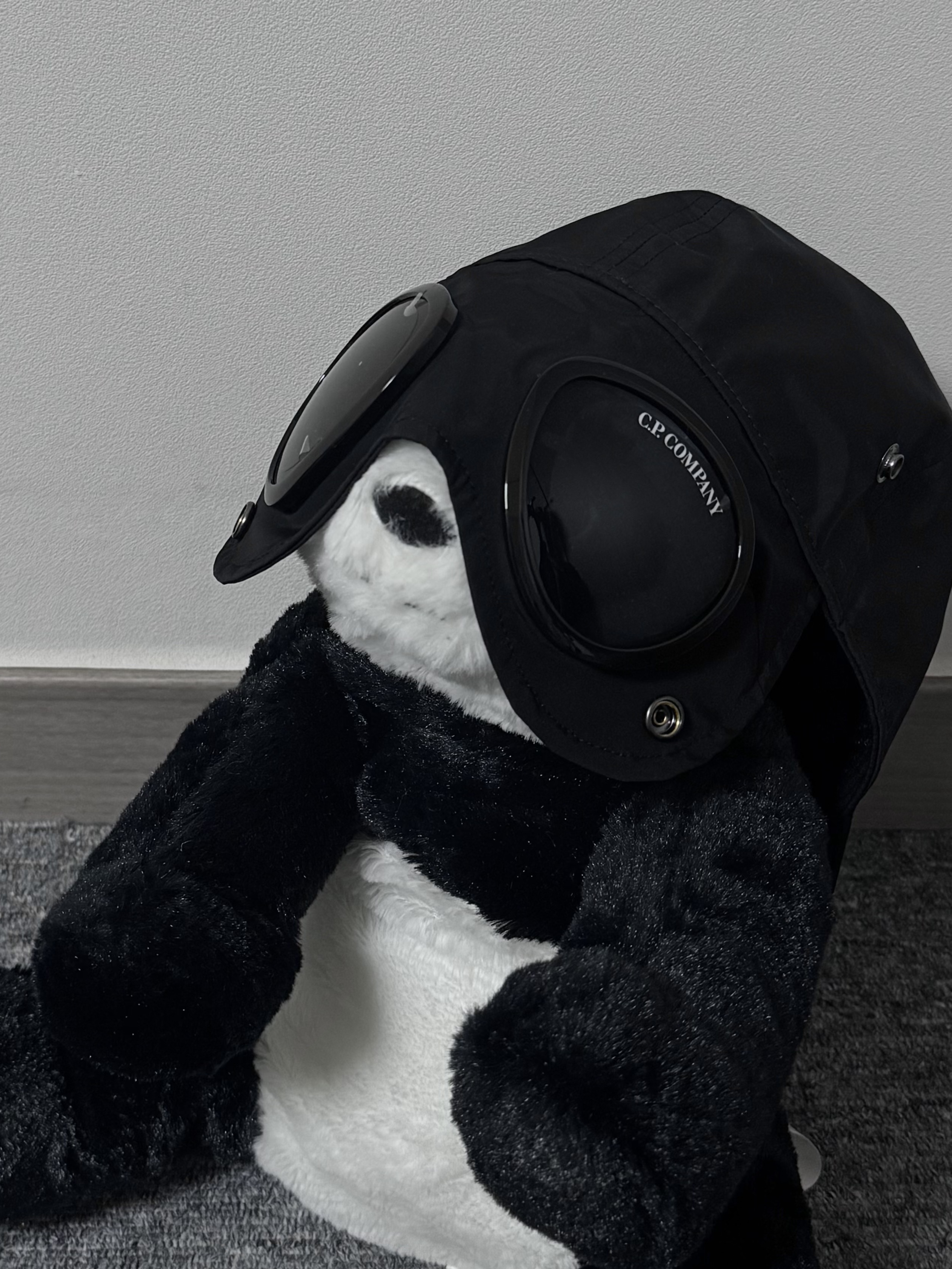 C.P. Company Chrome-R Goggle Cap Black 착용 스타일