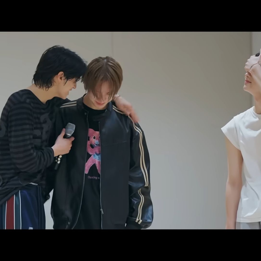 [KREAM 단독] Safarispot Ticketing Stripe Border Tee Gray, [KREAM 단독] Safarispot Ticketing Stripe Border Tee Black 착용 스타일 - 2