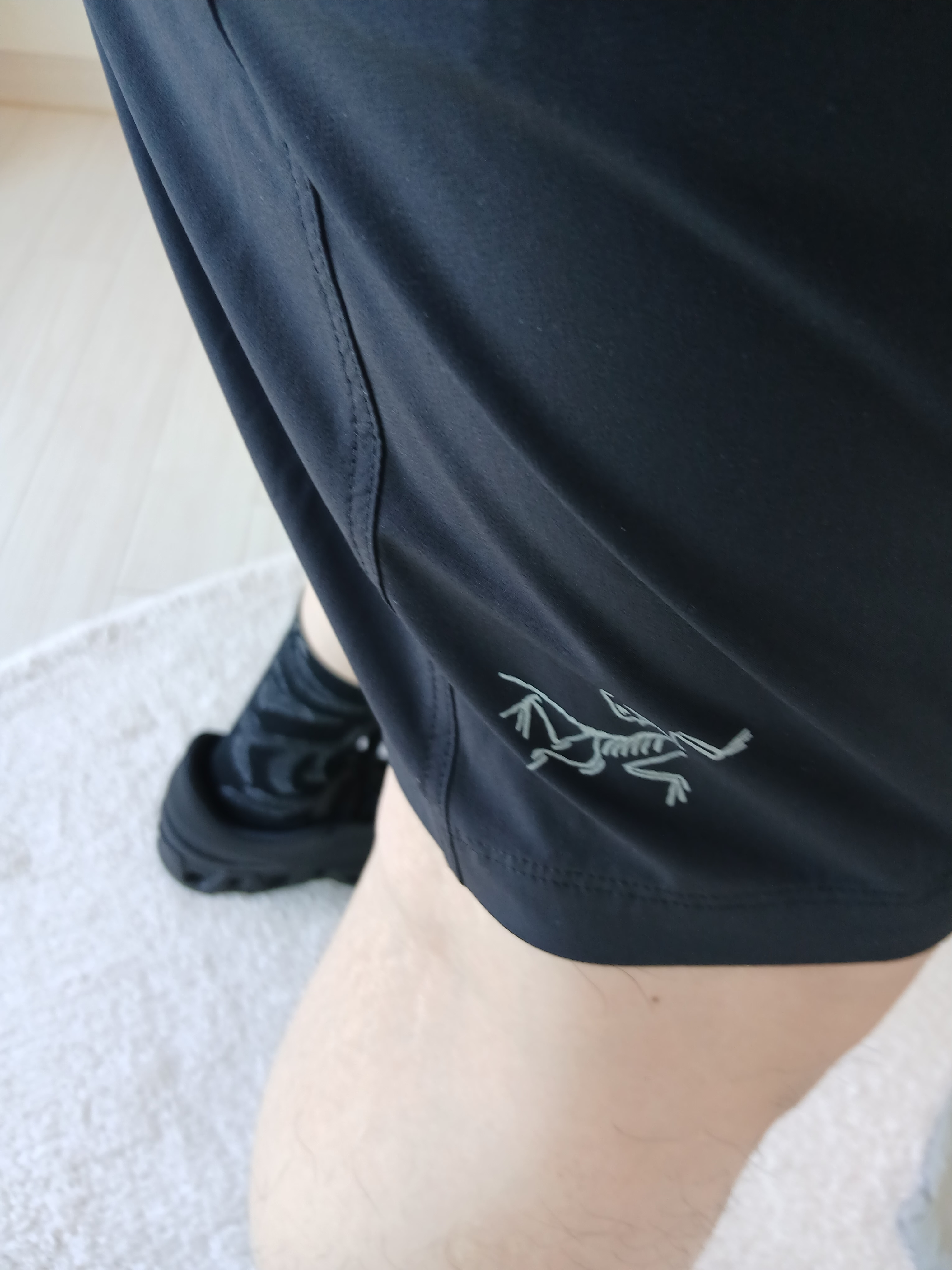 Nike ACG Trail Cap Black, Arc'teryx Motus Arcword Crew SS T-Shirt Soulsonic Heather 착용 스타일 - 5