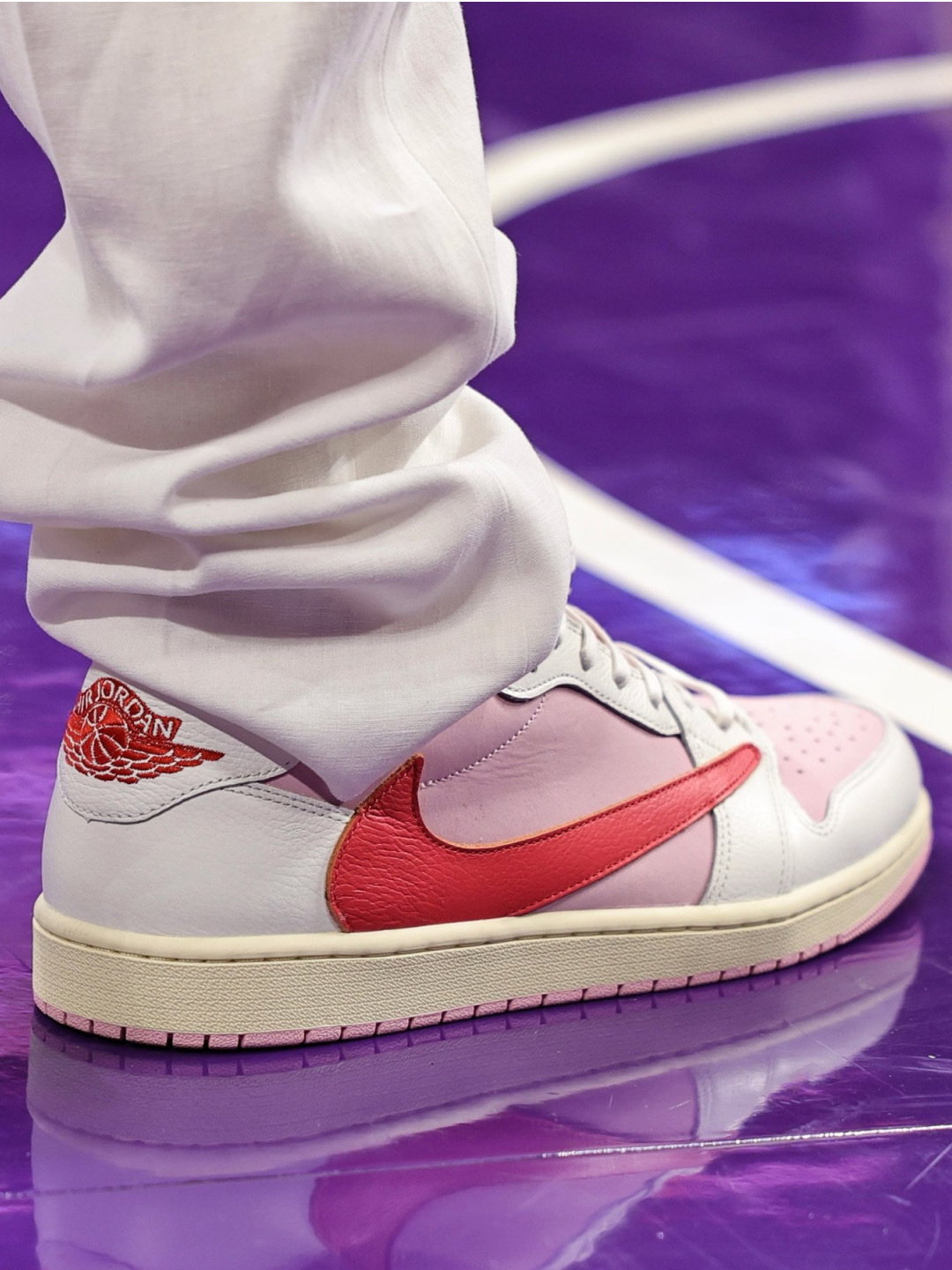 Jordan 1 x Travis Scott Retro Low OG SP Sail Tropical Pink, Jordan 1 x Travis Scott Retro Low OG SP Muslin Shy Pink 착용 스타일 - 4
