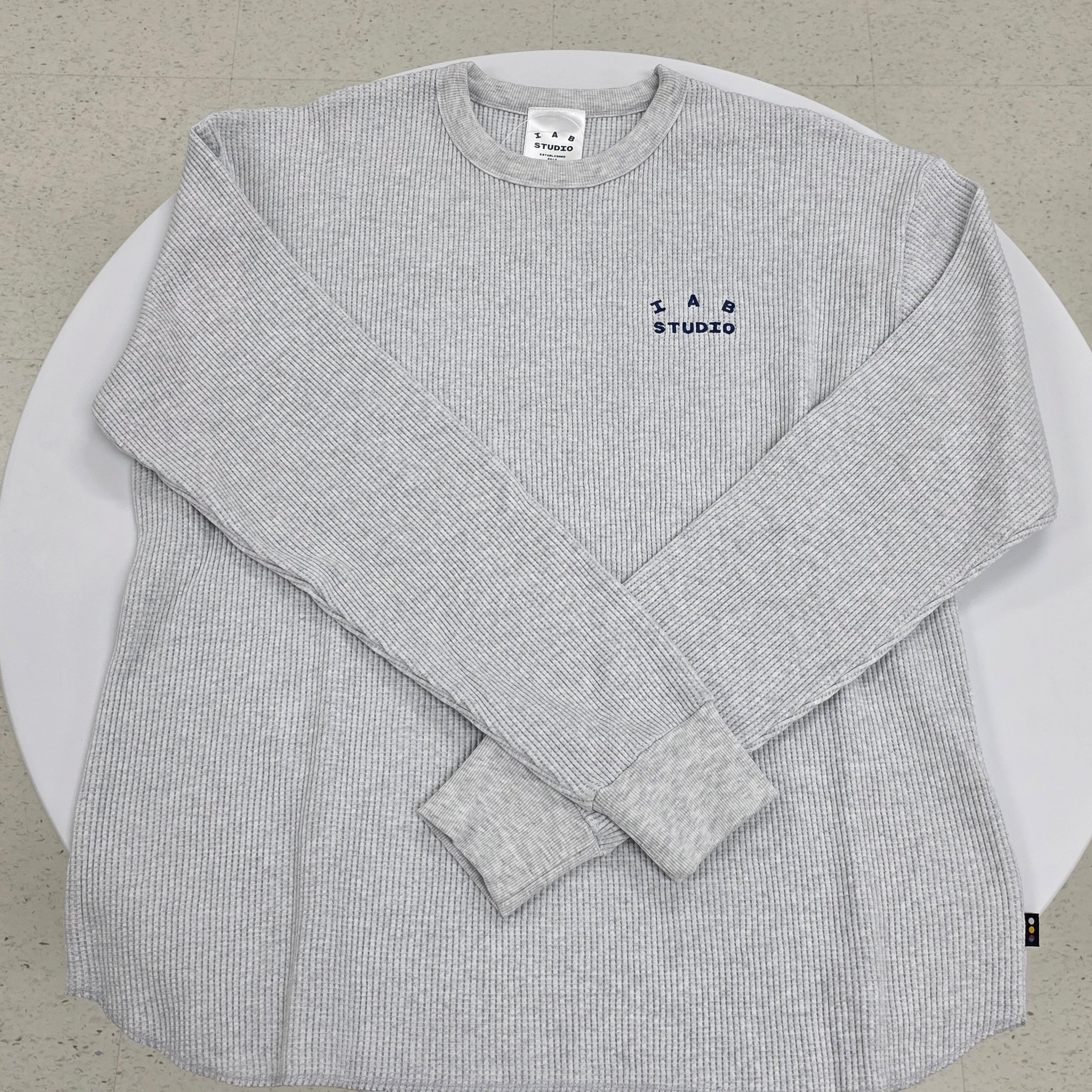 IAB Studio IAB Waffle Long Sleeve Light Gray 착용 스타일