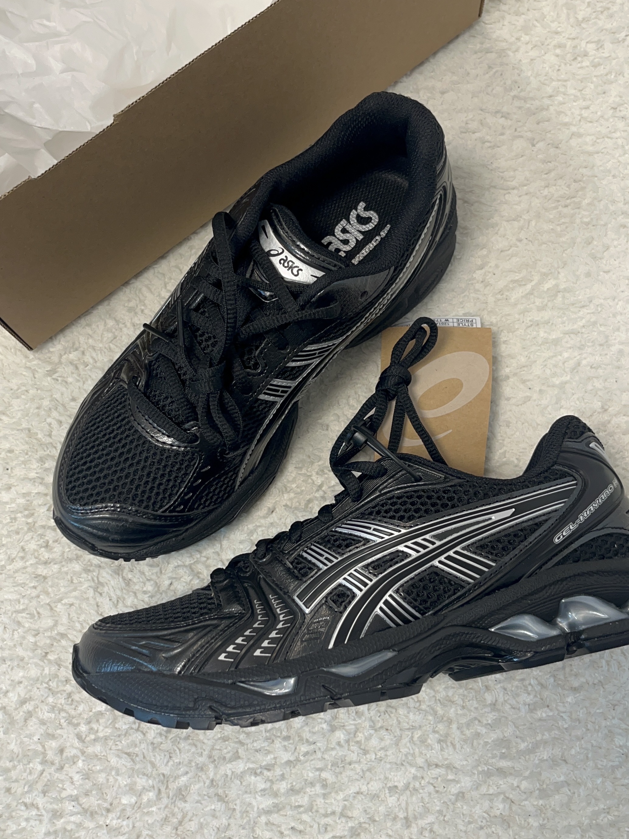 Asics Gel-Kayano 14 Black Pure Silver 착용 스타일 - 1