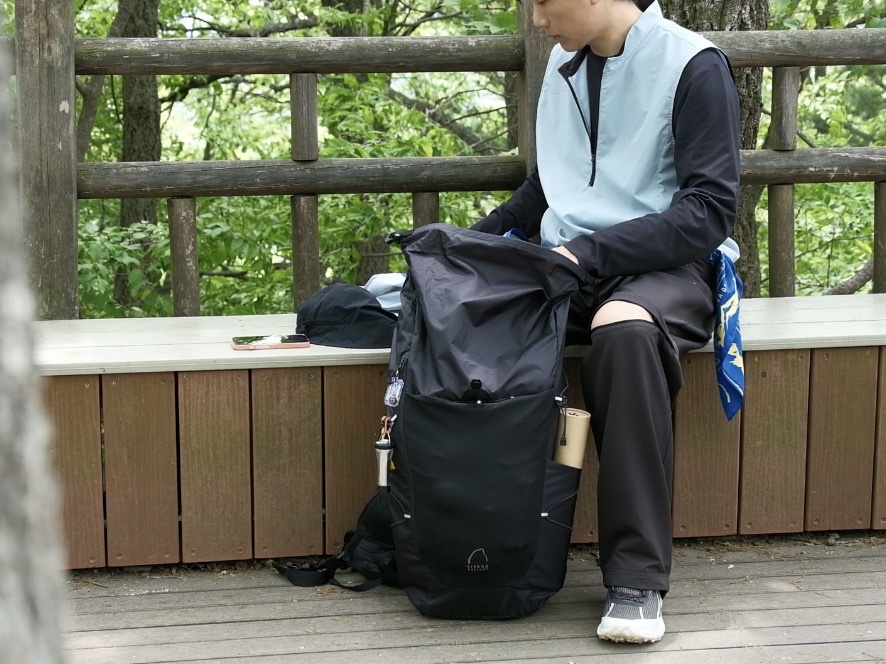 SIERRADESIGNS TENAYAPACK 45L Black 착용 스타일 - 4