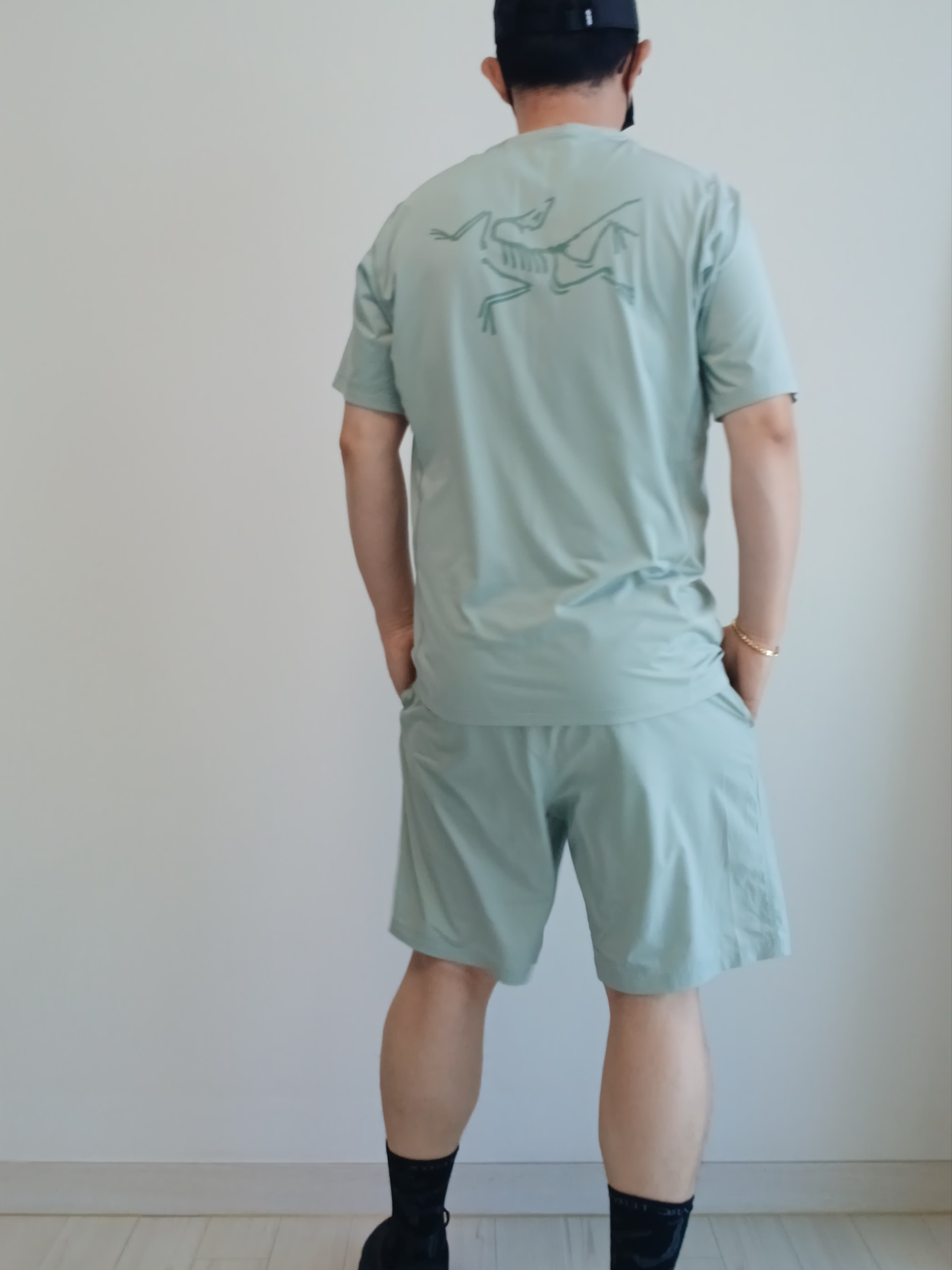 Nike ACG Trail Cap Black, Arc'teryx Motus Arcword Crew SS T-Shirt Stone Green Heather 착용 스타일 - 3