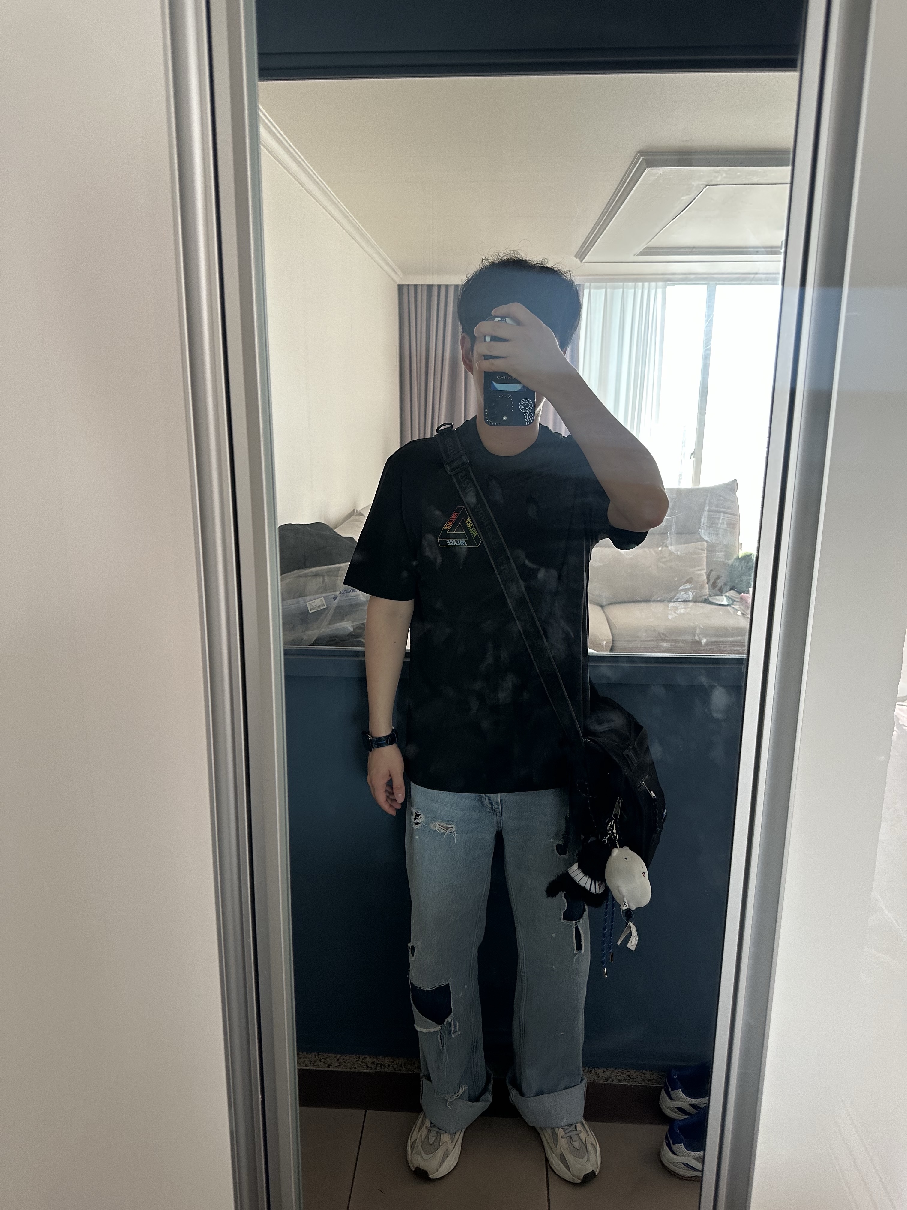 Zara x Ader Error Patchwork Jeans Blue, Adidas Yeezy Boost 700 V2 Cream 착용 스타일