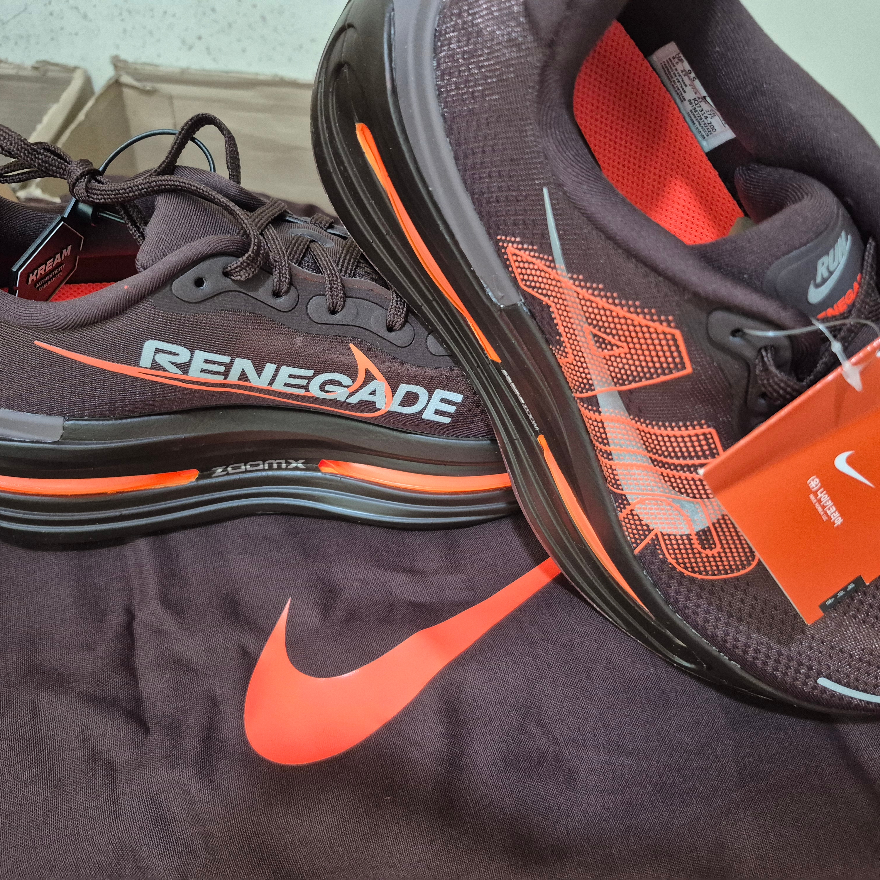 Nike x Renegade Vomero Premium Cinnamon Brown Basalt 착용 스타일 - 1