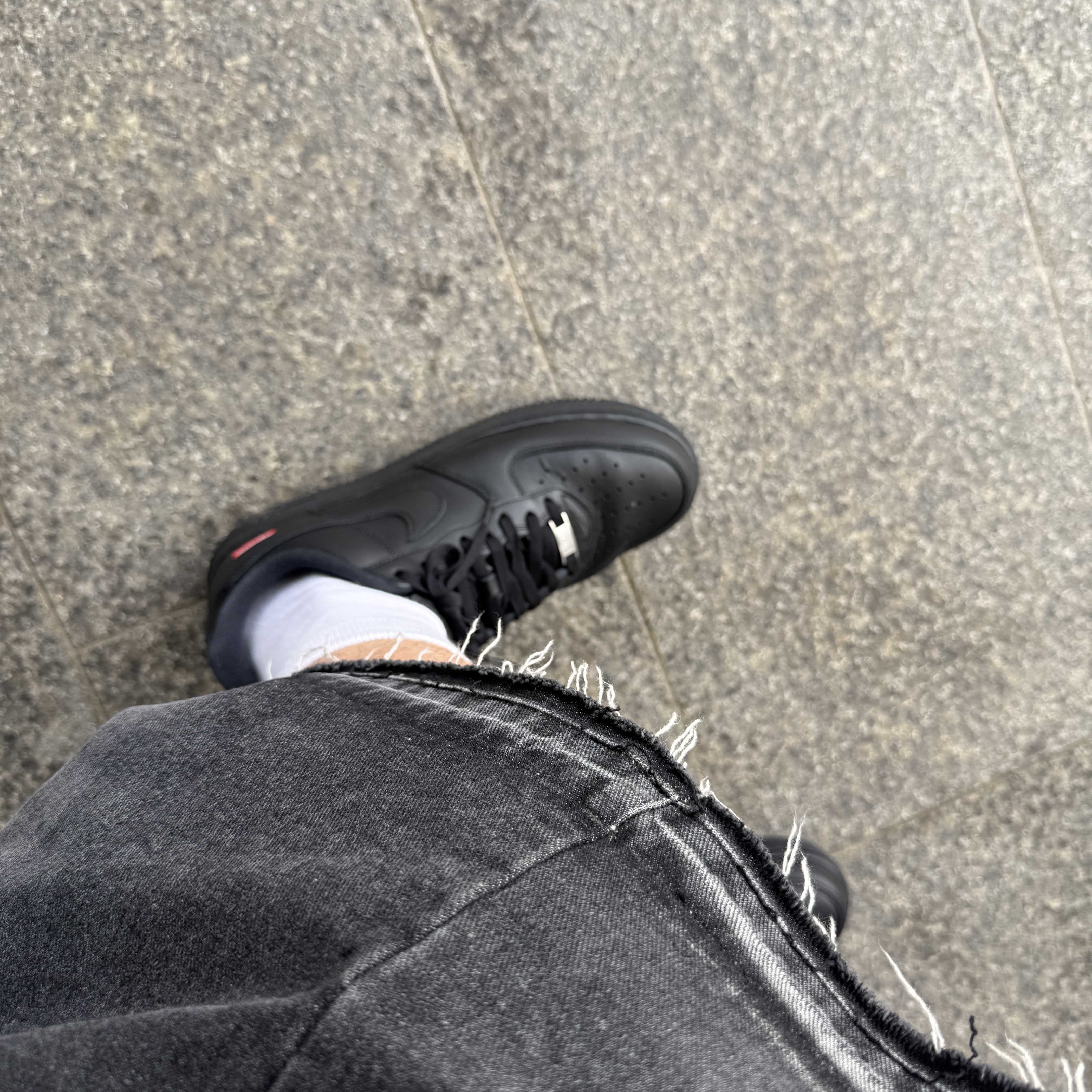 Nike x Supreme Air Force 1 Low Black 착용 스타일