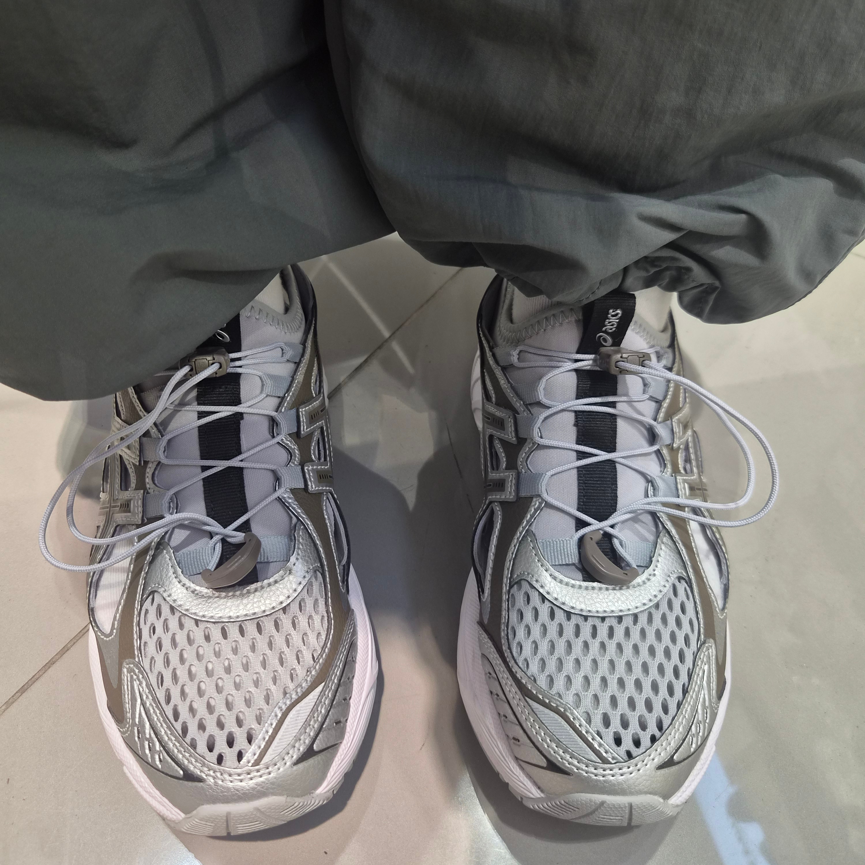 Asics GT-2160 Breeze Piedmont Grey Sepia Brown 착용 스타일 - 1
